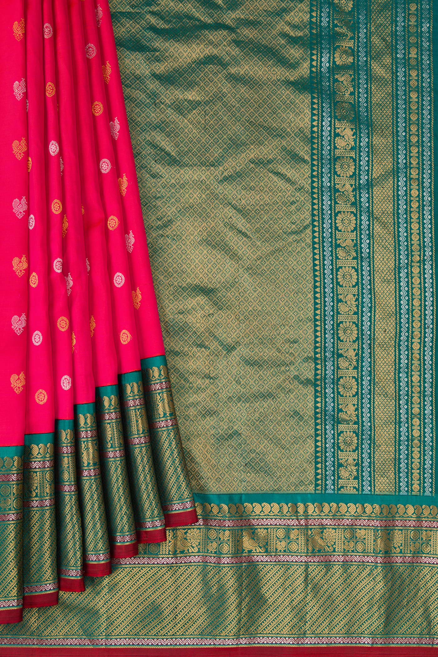 Pleats and pallu of Coral Dual Tone Gadwal Silk Saree with Zari Butta on the body and Zari Border. 