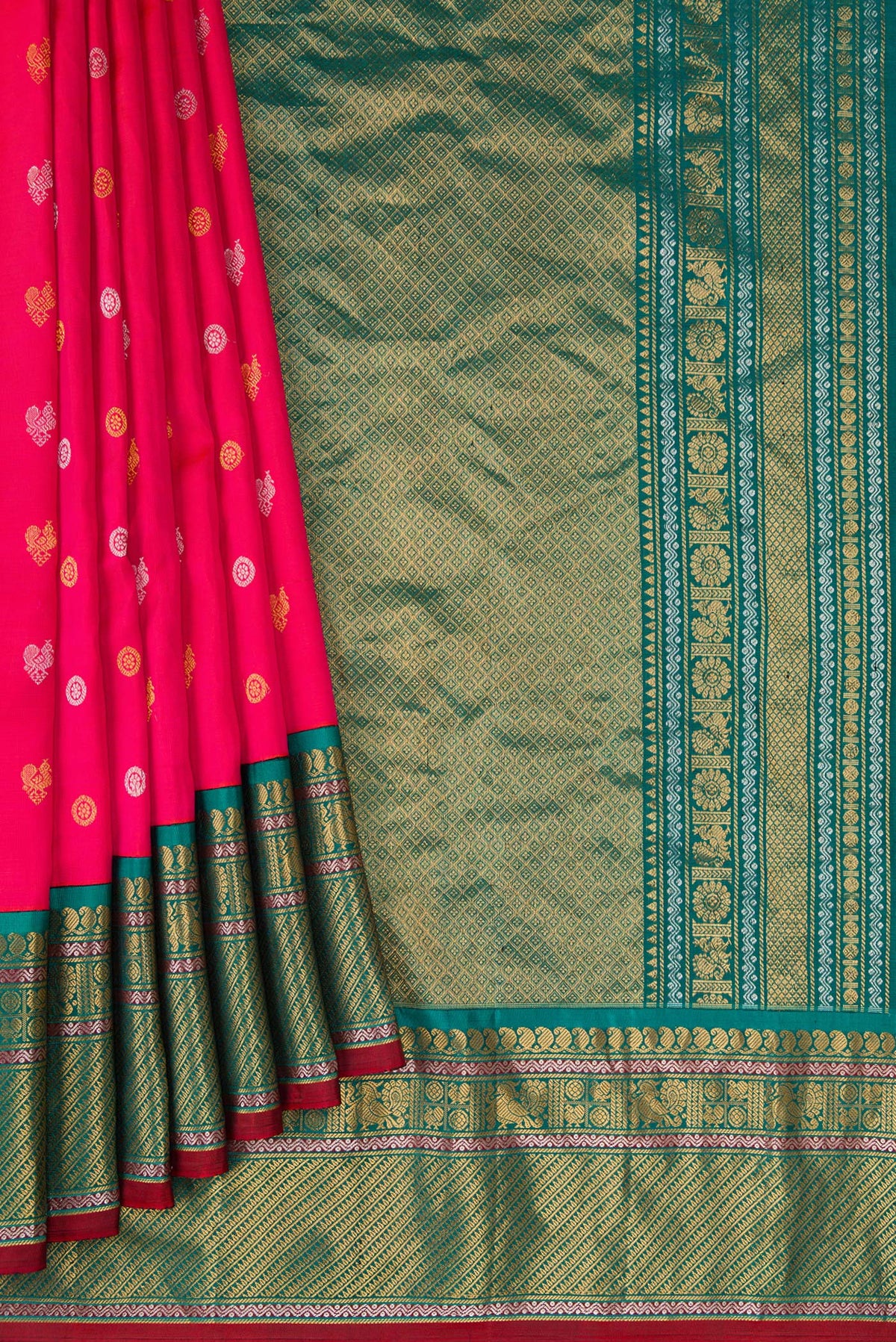 Pleats and pallu of Coral Dual Tone Gadwal Silk Saree with Zari Butta on the body and Zari Border. 