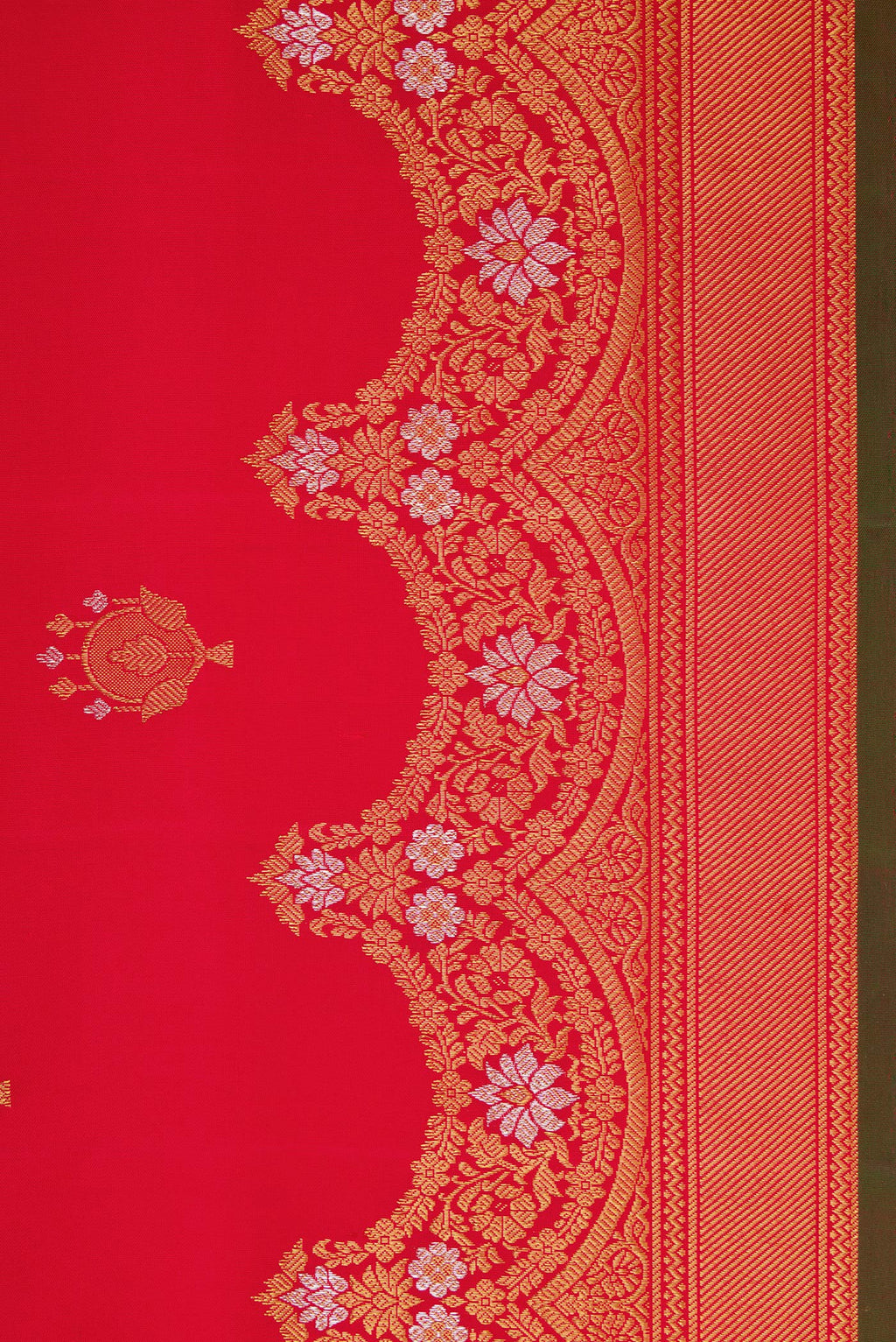 Border image of Pure Silk Pure Zari Red Dual Tone Gadwal Saree with Zari Butta on the body and Zari Border. 
