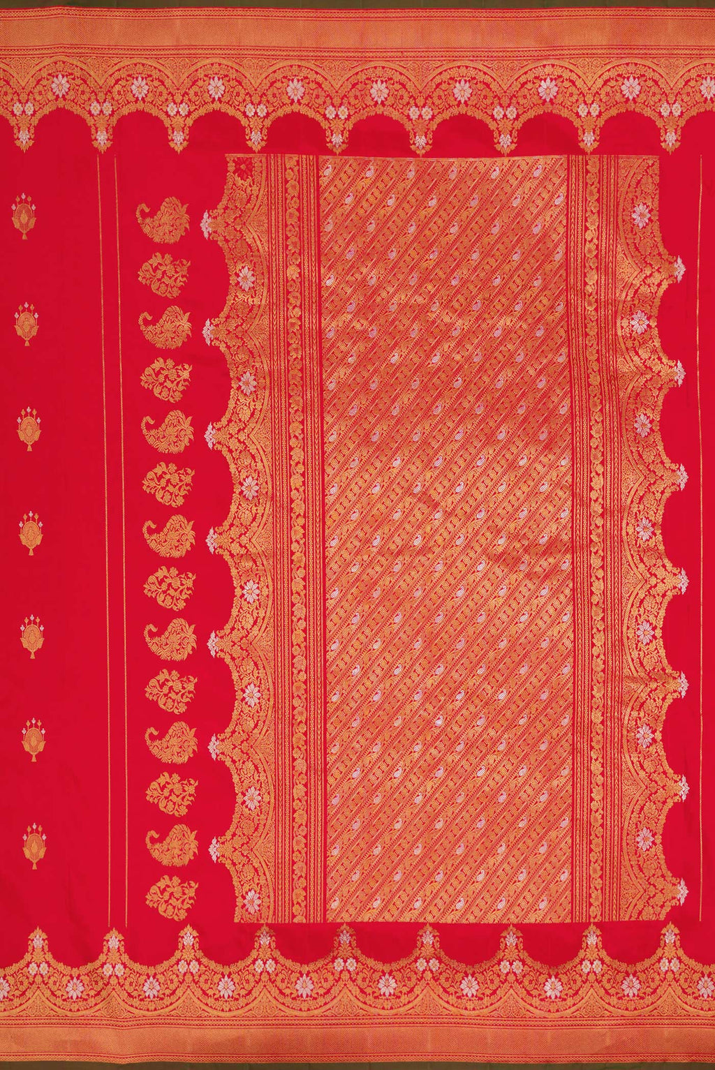 Close up image of the pallu of Pure Silk Pure Zari Red Dual Tone Gadwal Saree with Zari Butta on the body and Zari Border. 