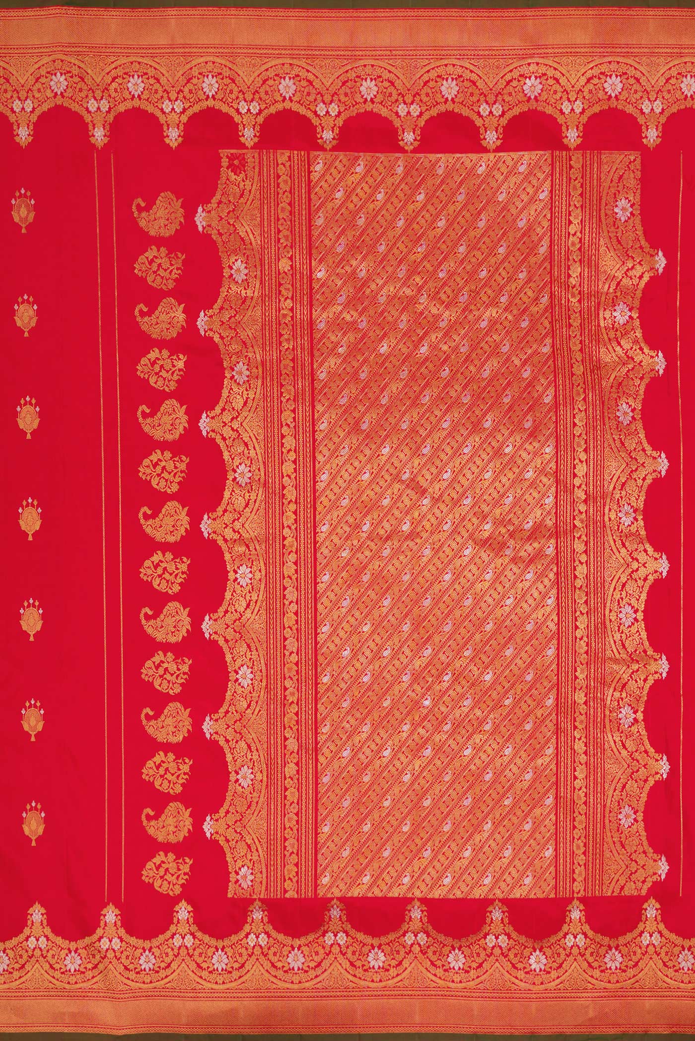 Close up image of the pallu of Pure Silk Pure Zari Red Dual Tone Gadwal Saree with Zari Butta on the body and Zari Border. 