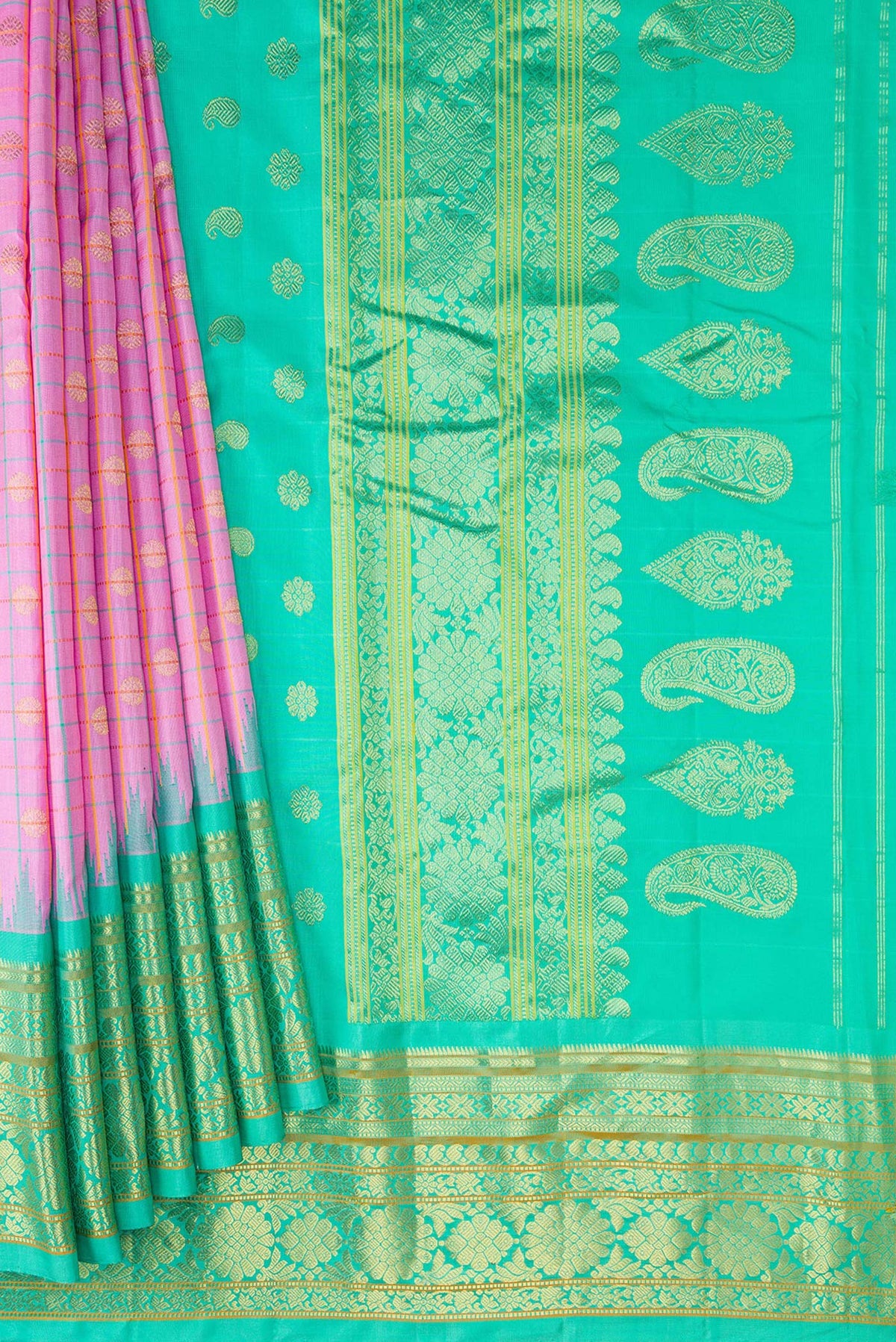 Pleats and pallu of Pink Dual Tone Gadwal Silk Saree with Checked design on the body and Temple Border. 