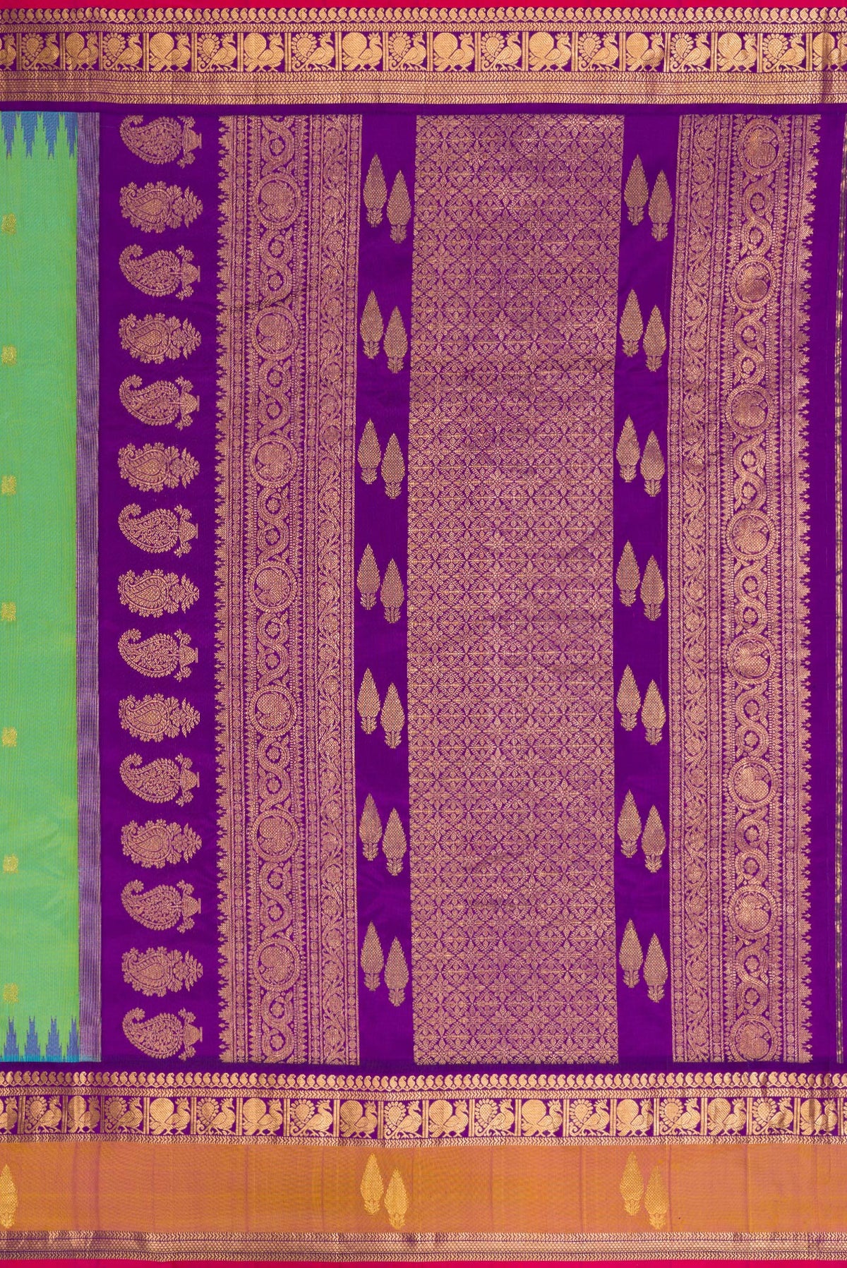 Close up image of the pallu of Light Green Dual Tone Gadwal Silk Saree with Zari Butta on the body and Zari Border. 