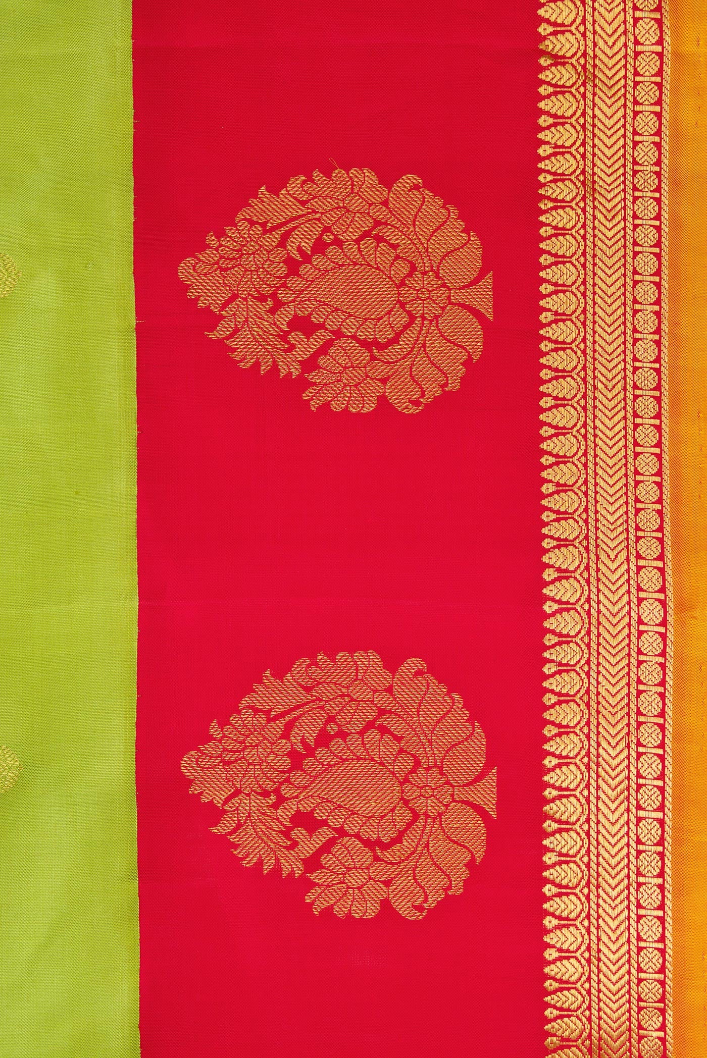 Border image of Parrot Green Dual Tone Gadwal Silk Saree with Zari Butta on the body and Zari Border. 