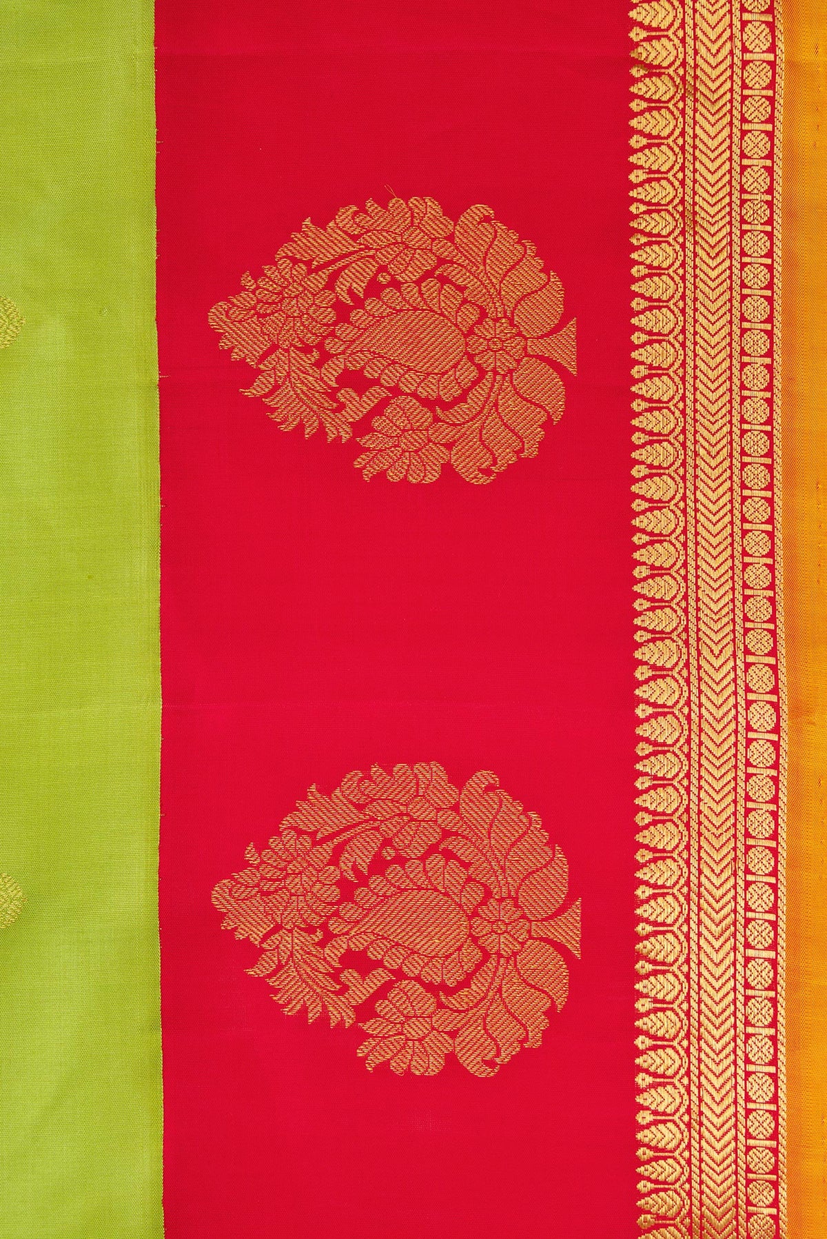 Border image of Parrot Green Dual Tone Gadwal Silk Saree with Zari Butta on the body and Zari Border. 