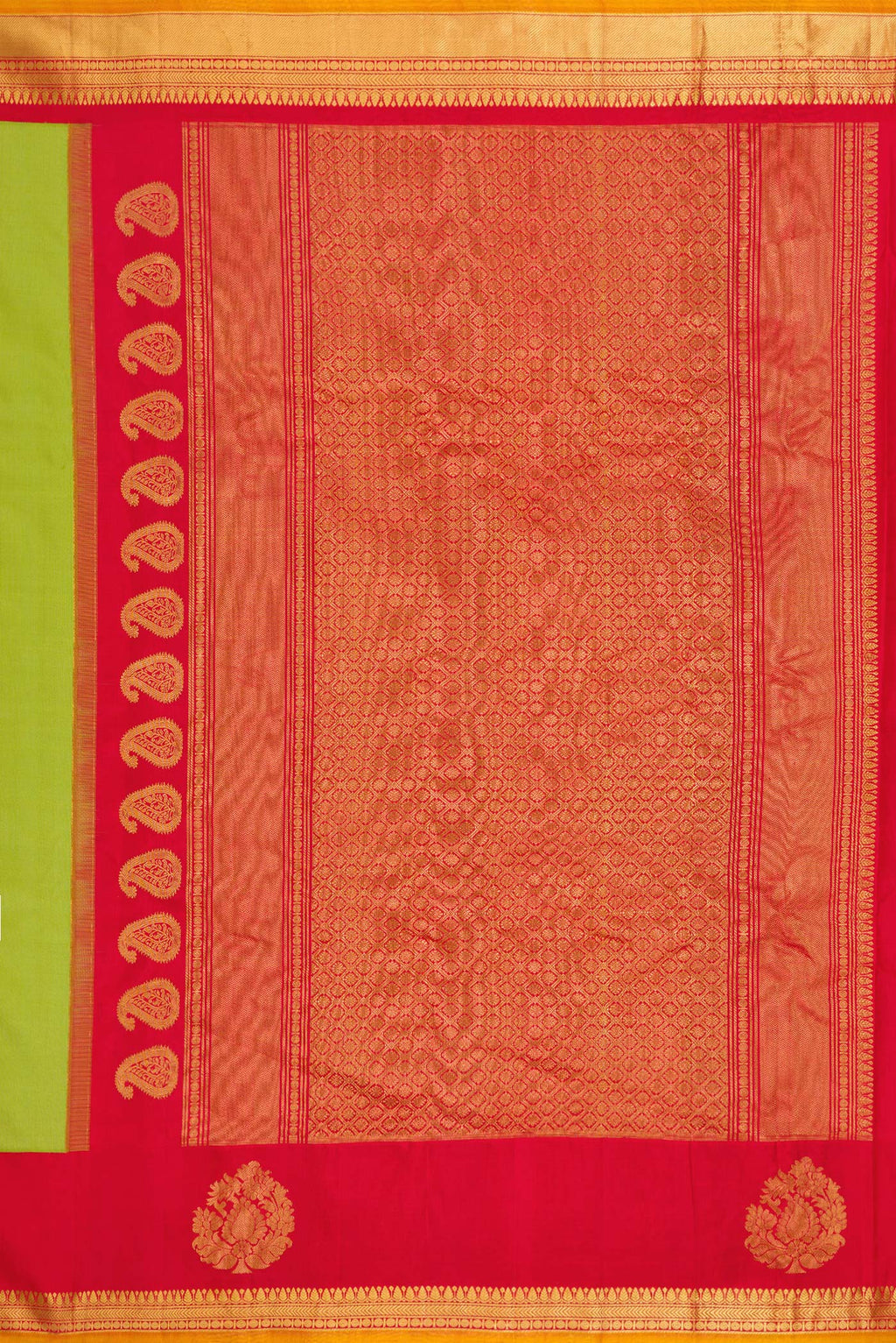 Close up image of the pallu of Parrot Green Dual Tone Gadwal Silk Saree with Zari Butta on the body and Zari Border. 