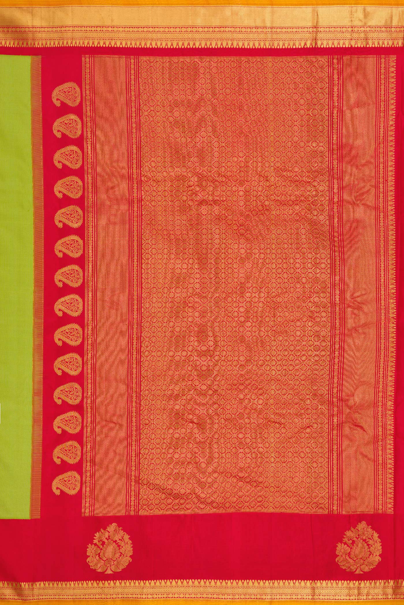 Close up image of the pallu of Parrot Green Dual Tone Gadwal Silk Saree with Zari Butta on the body and Zari Border. 