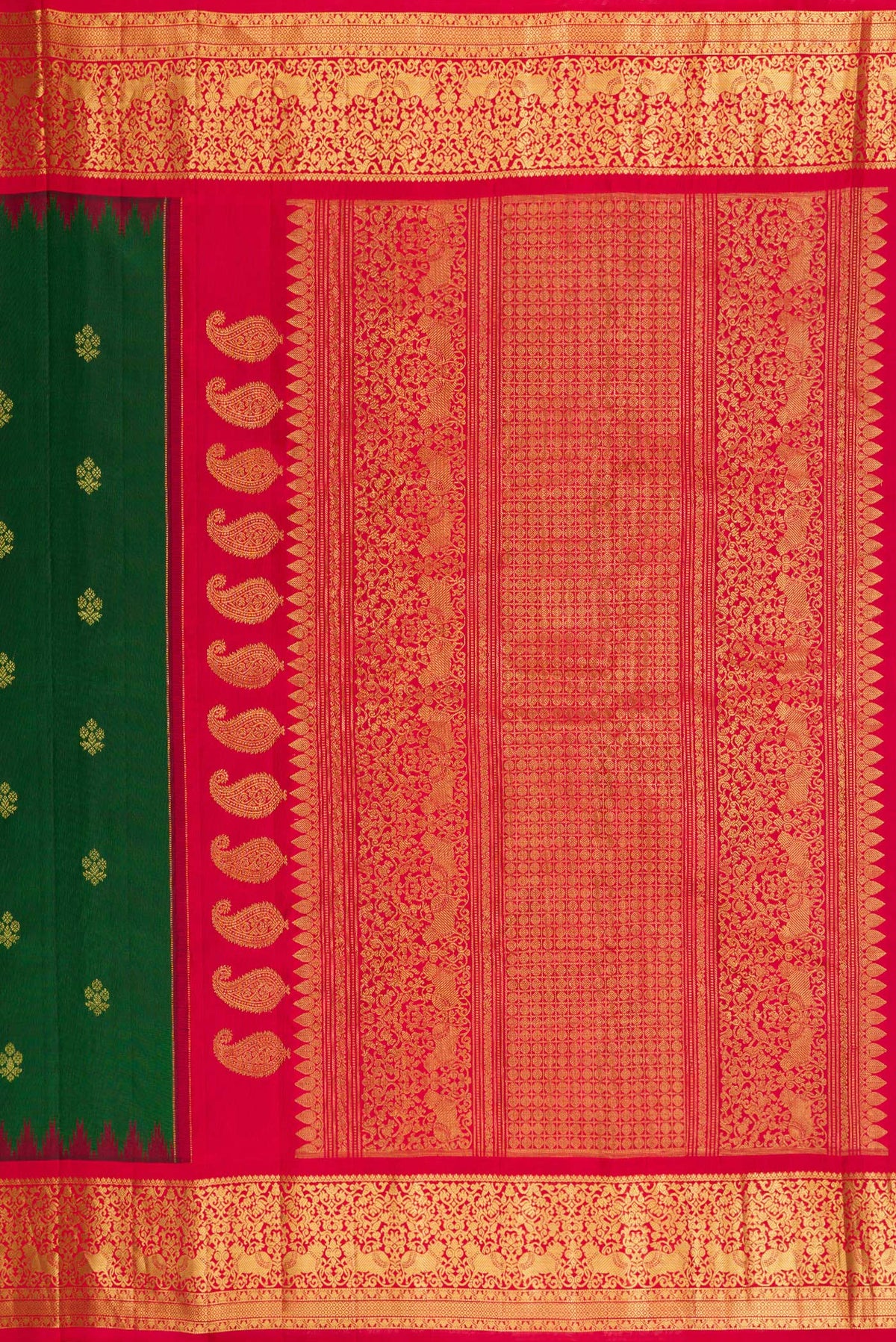 Close up image of the pallu of Bottle Green Gadwal Silk Saree with Zari Butta on the body and Zari Border. 