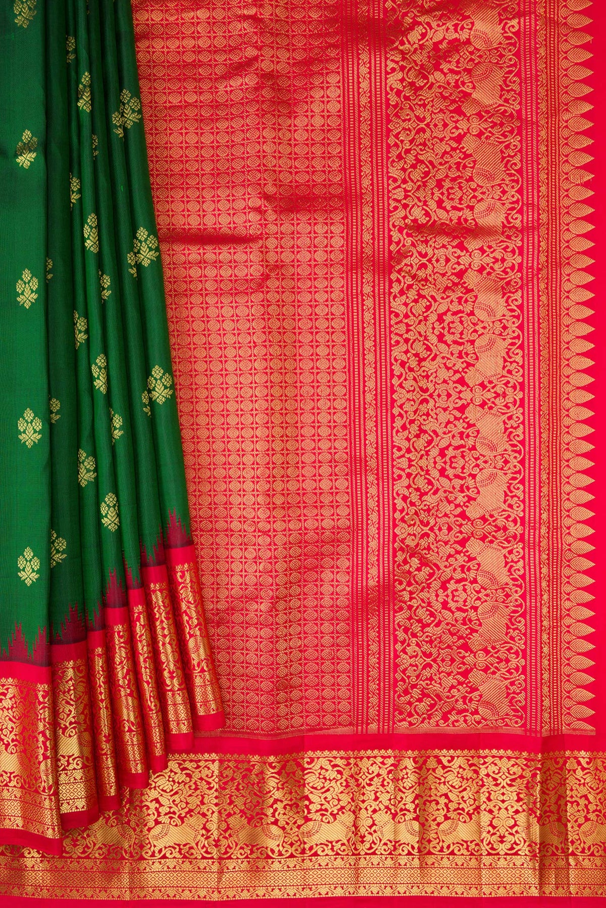 Pleats and pallu of Bottle Green Gadwal Silk Saree with Zari Butta on the body and Zari Border. 