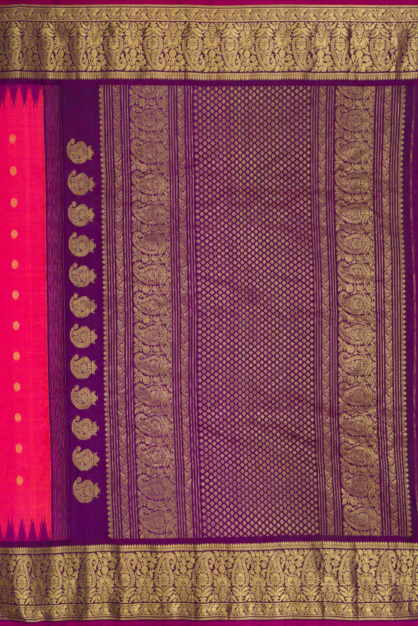 Close up image of the pallu of Pink Dual Tone Gadwal Silk Saree with Zari Butta on the body and Zari Border. 