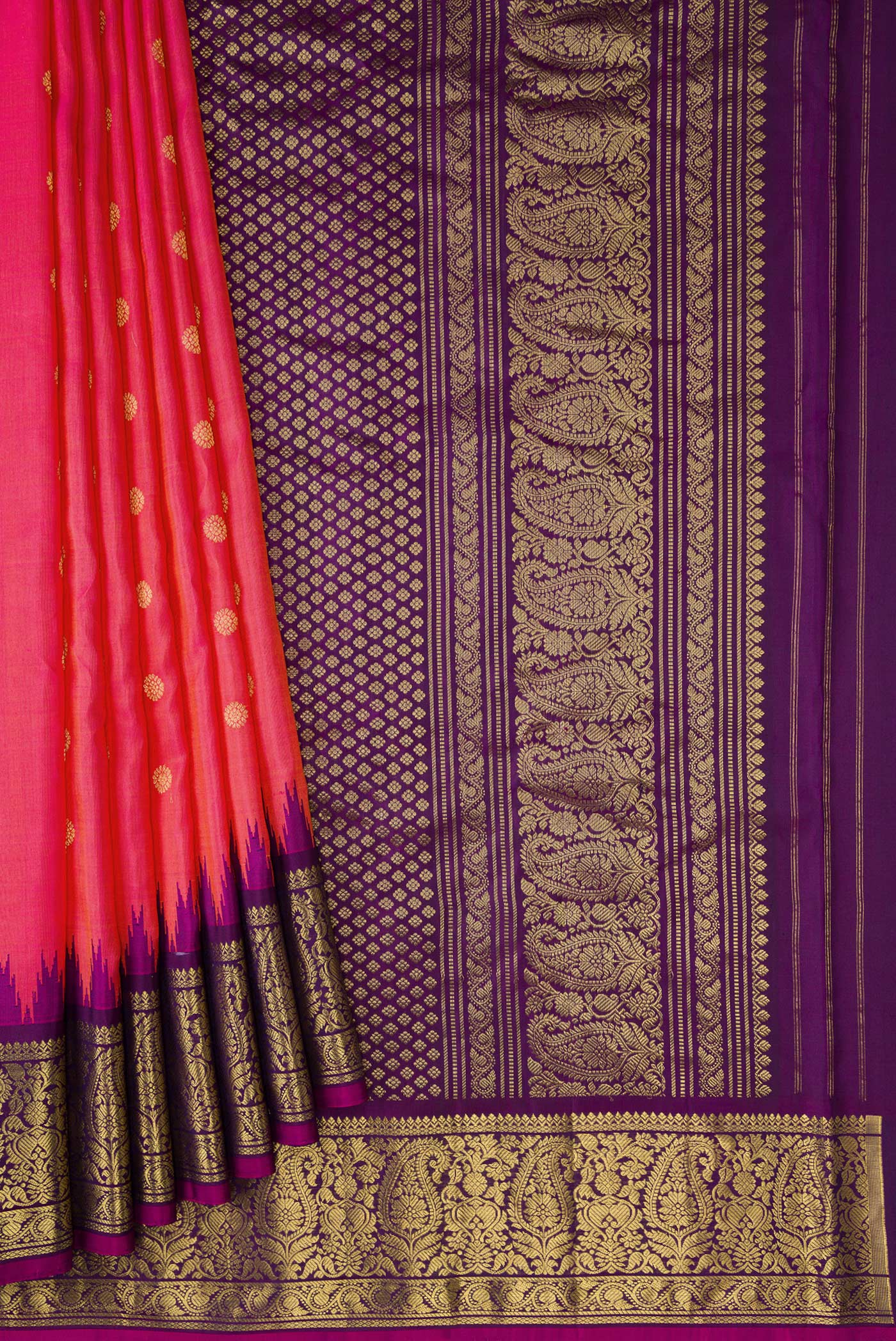 Pleats and pallu of Pink Dual Tone Gadwal Silk Saree with Zari Butta on the body and Zari Border. 