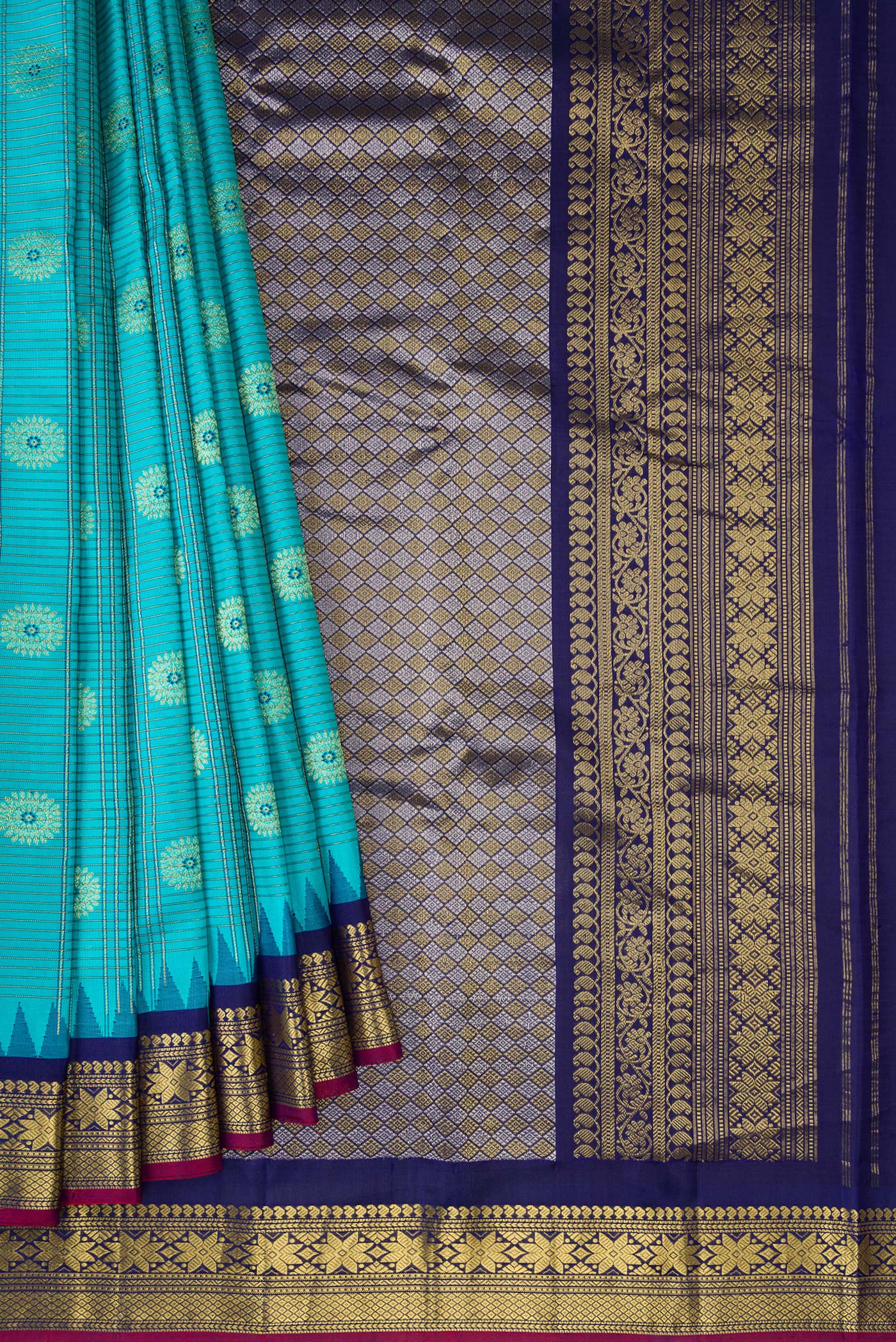 Pleats and pallu of Sky Blue Dual Tone Gadwal Silk Saree with Checked design on the body and Temple Border. 