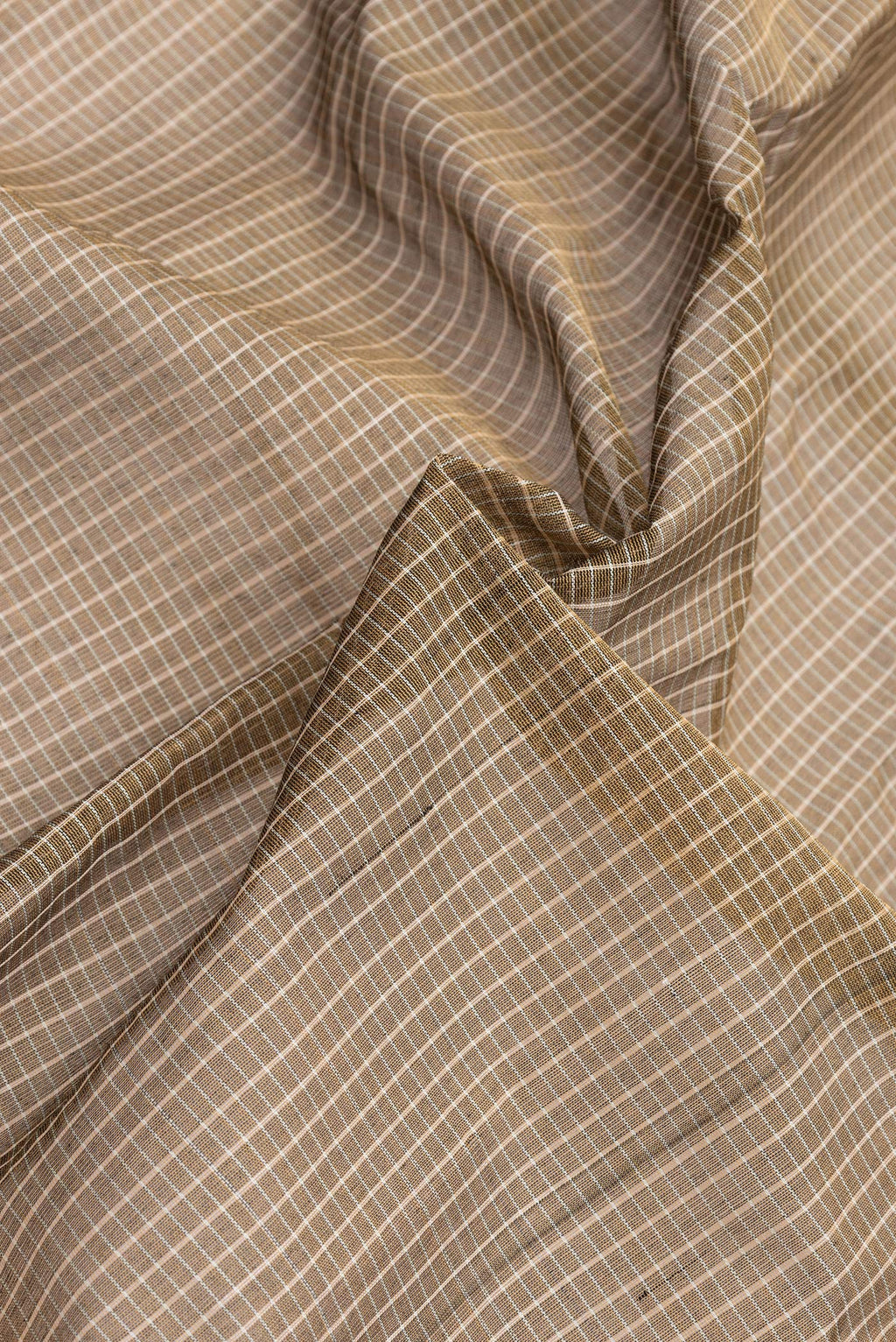Close up of Mehandi Green Dual Tone Gadwal cotton Saree with Checked design on the body and Zari Border.  displaying folds