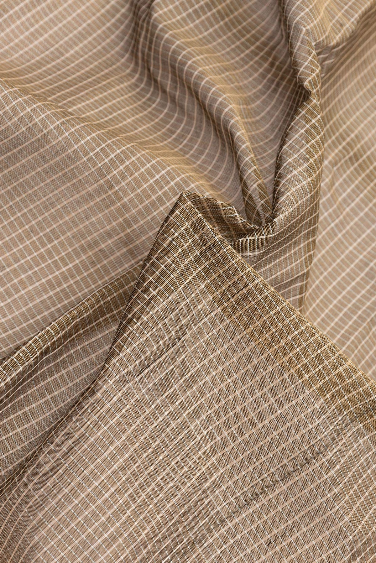 Close up of Mehandi Green Dual Tone Gadwal cotton Saree with Checked design on the body and Zari Border.  displaying folds