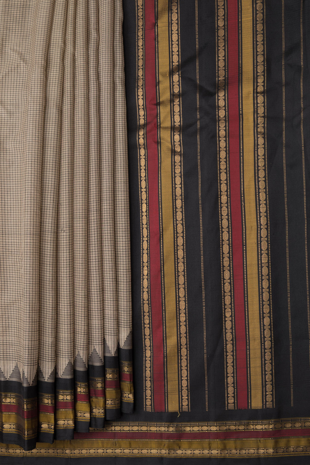 Pleats and pallu of Beige Dual Tone Gadwal Silk Cotton Saree with Checked design on the body and Zari Border. 