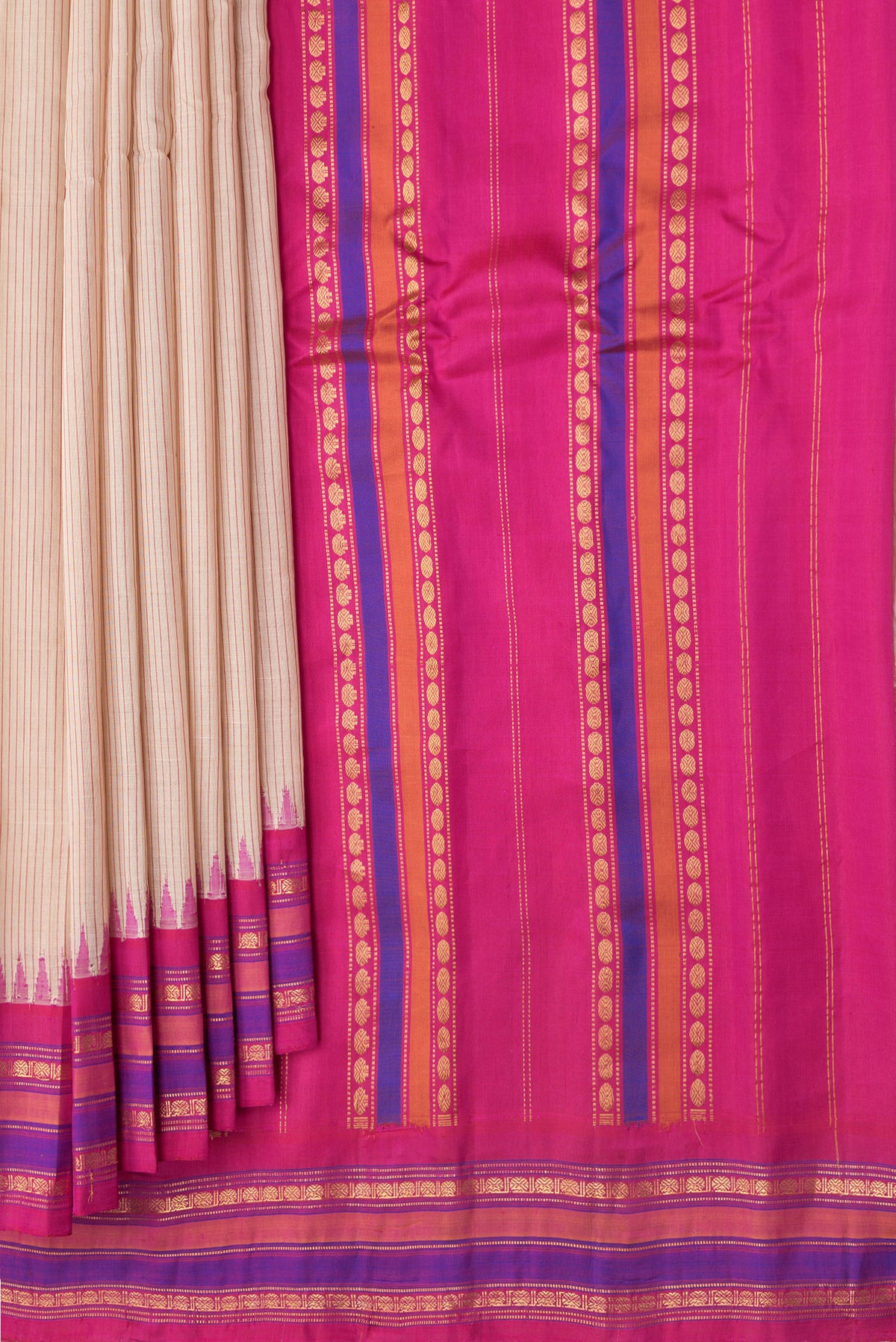 Pleats and pallu of Beige Dual Tone Gadwal Silk Saree with Checked design on the body and Zari Border. 