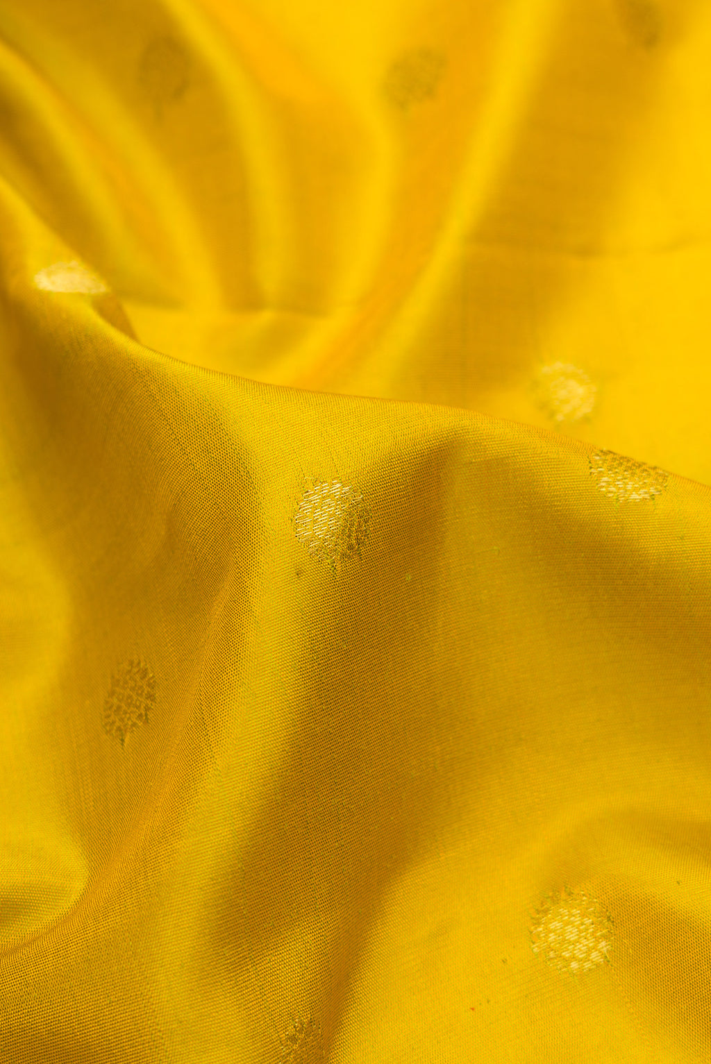 Close up of Mehandi Green Dual Tone Gadwal Silk Saree with Zari Butta on the body and Zari Border.  displaying folds
