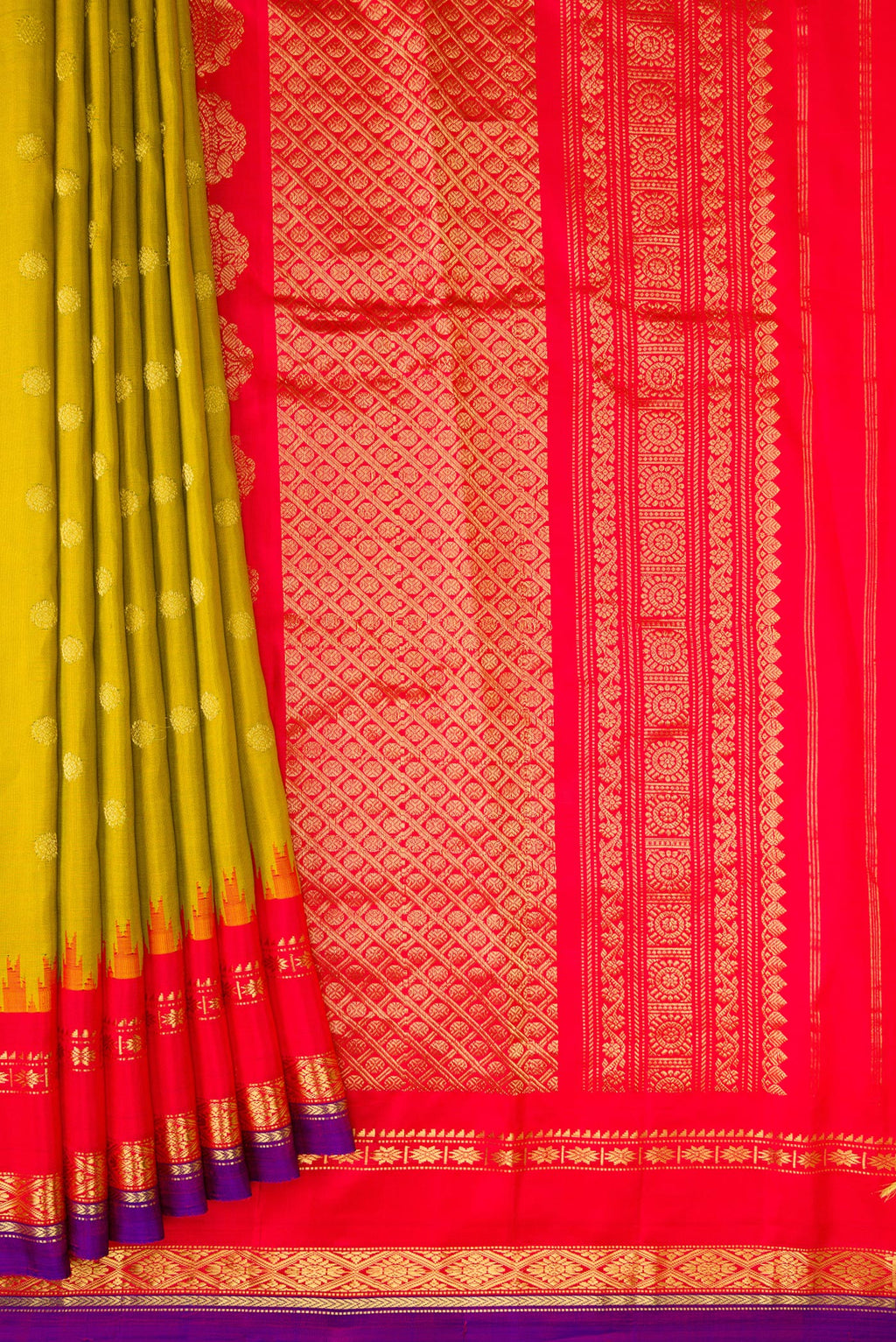 Pleats and pallu of Mehandi Green Dual Tone Gadwal Silk Saree with Zari Butta on the body and Zari Border. 
