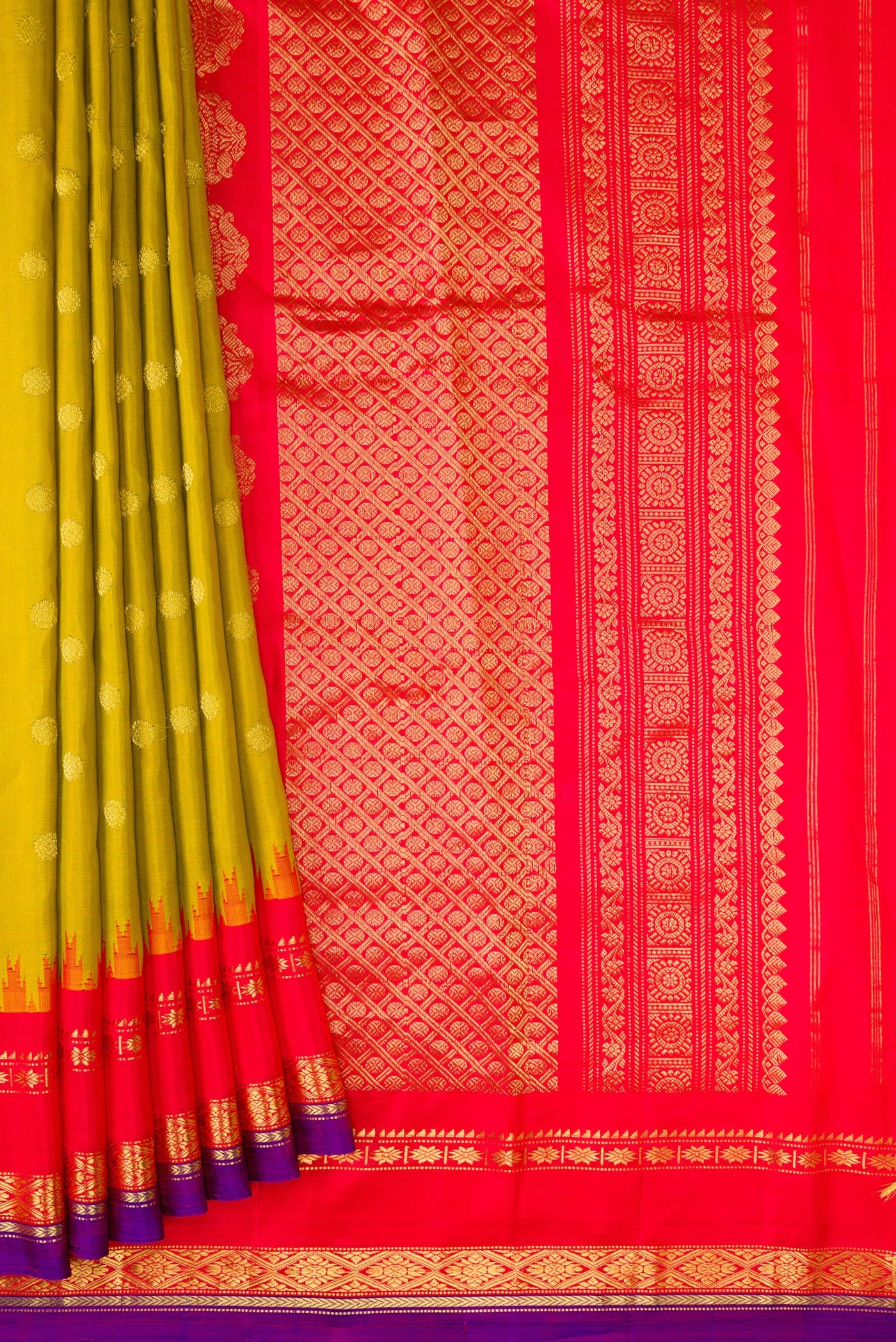 Pleats and pallu of Mehandi Green Dual Tone Gadwal Silk Saree with Zari Butta on the body and Zari Border. 
