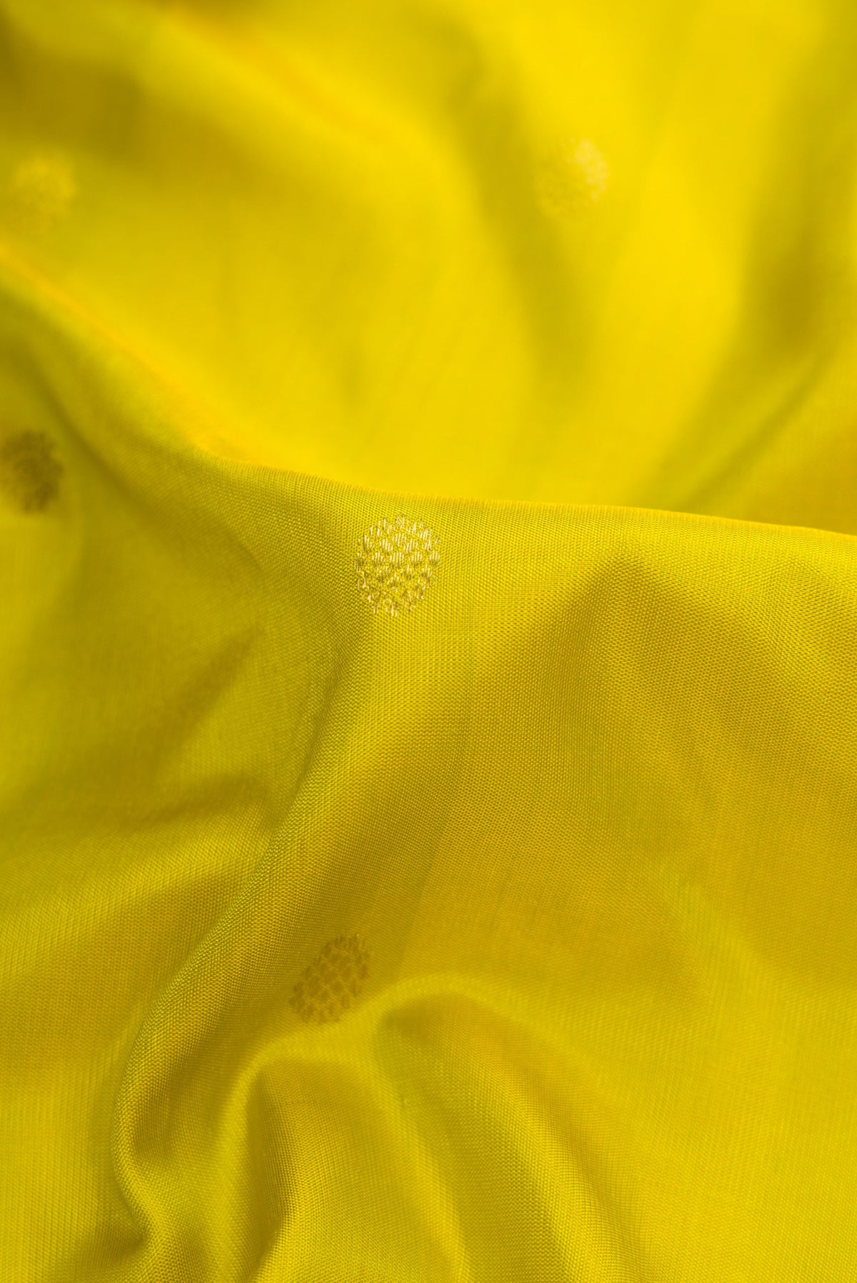 Close up of Mehandi Green Dual Tone Gadwal Silk Saree with Zari Butta on the body and Zari Border.  displaying folds
