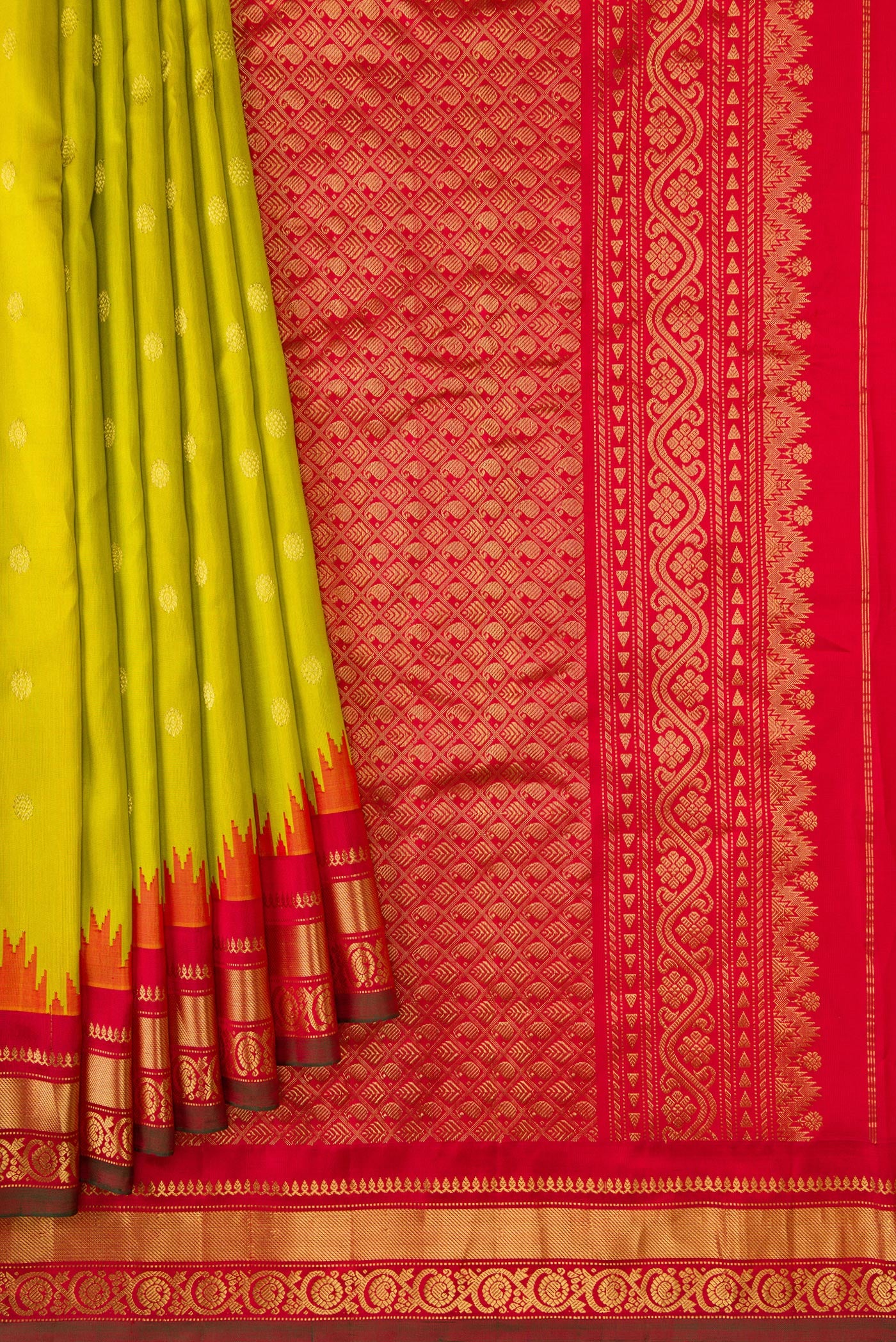 Pleats and pallu of Mehandi Green Dual Tone Gadwal Silk Saree with Zari Butta on the body and Zari Border. 
