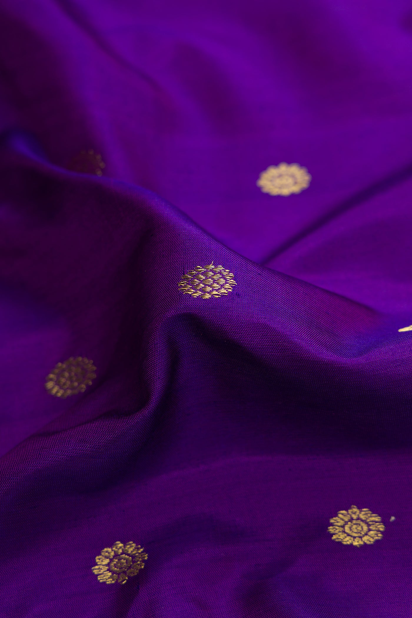 Close up of Purple Dual Tone Gadwal Silk Saree with Zari Butta on the body and Zari Border.  displaying folds