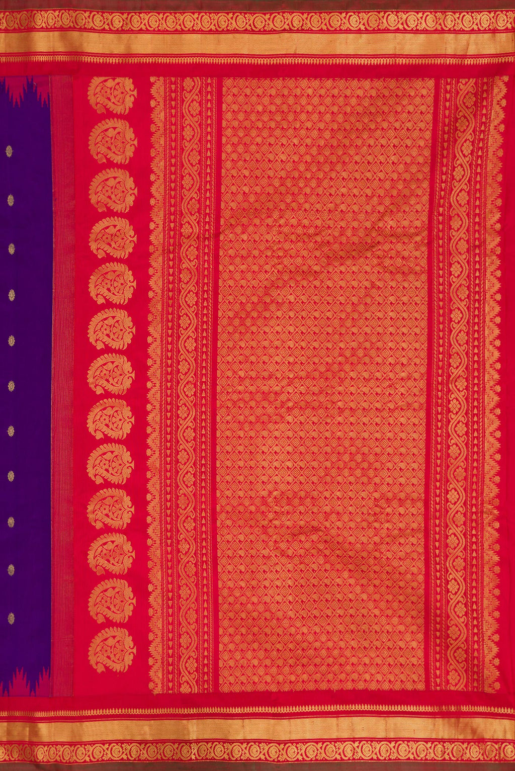 Close up image of the pallu of Purple Dual Tone Gadwal Silk Saree with Zari Butta on the body and Zari Border. 