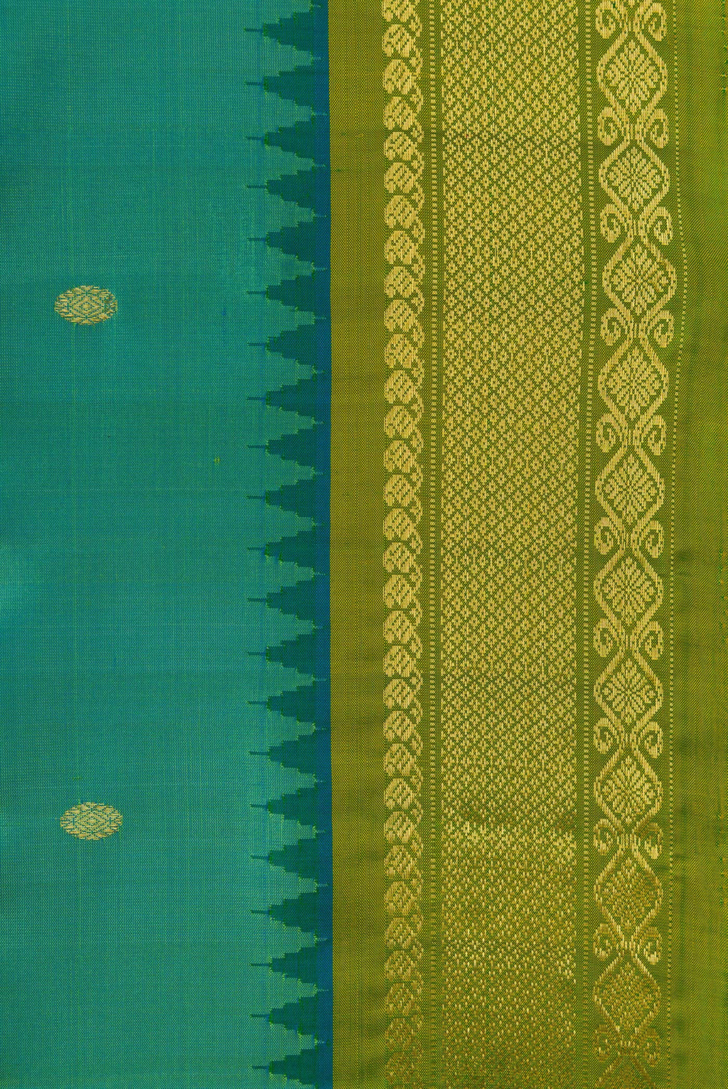 Border image of Green Dual Tone Gadwal Silk Saree with Zari Butta on the body and Zari Border. 