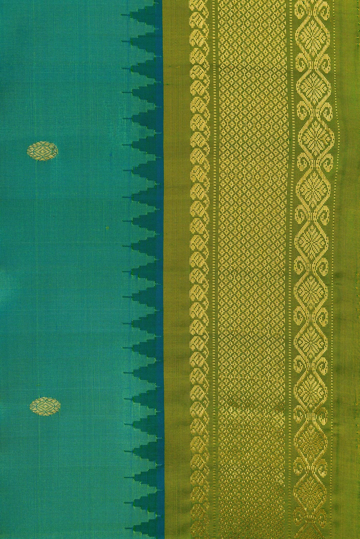 Border image of Green Dual Tone Gadwal Silk Saree with Zari Butta on the body and Zari Border. 