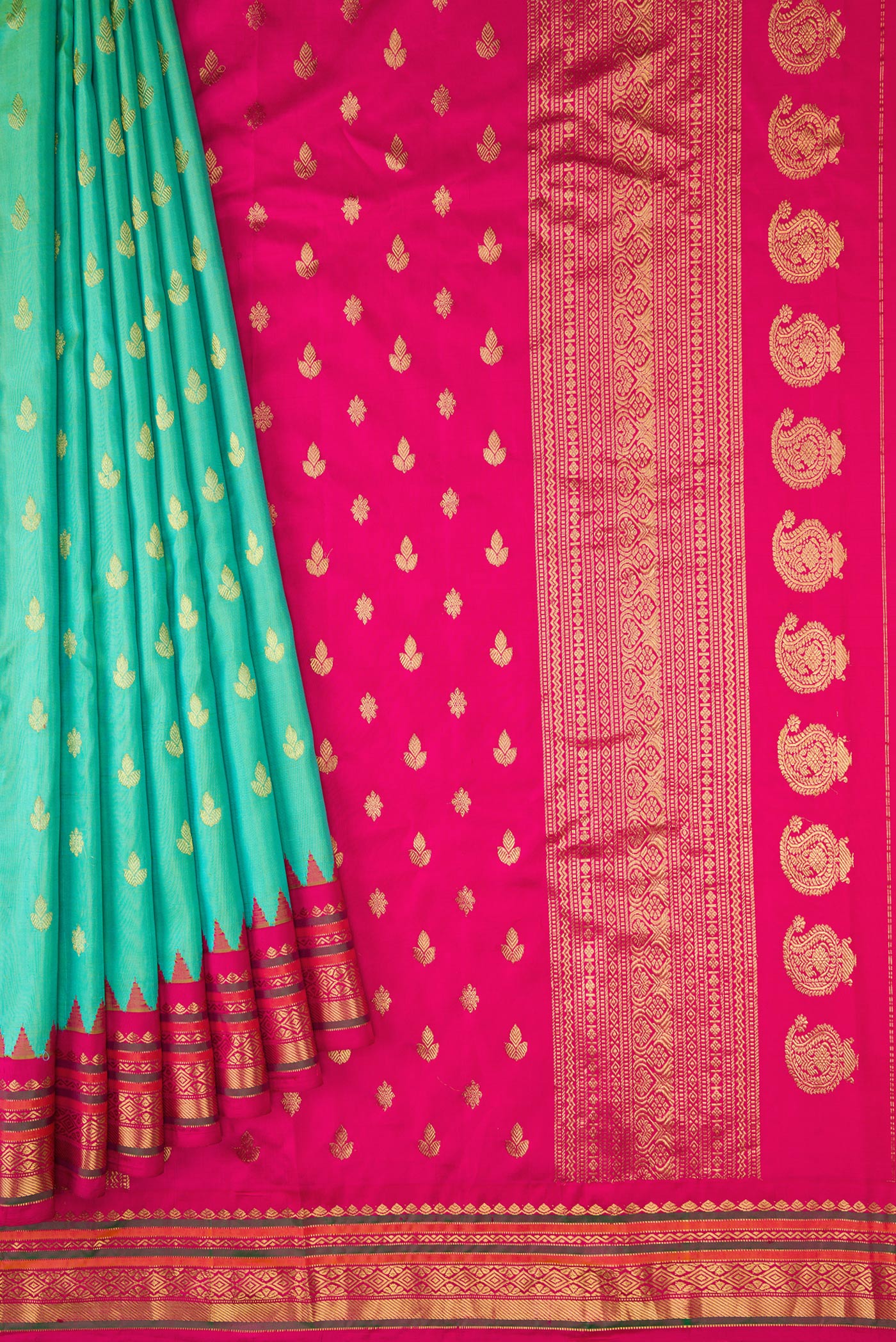Pleats and pallu of Light Green Dual Tone Gadwal Silk Saree with Zari Butta on the body and Zari Border. 
