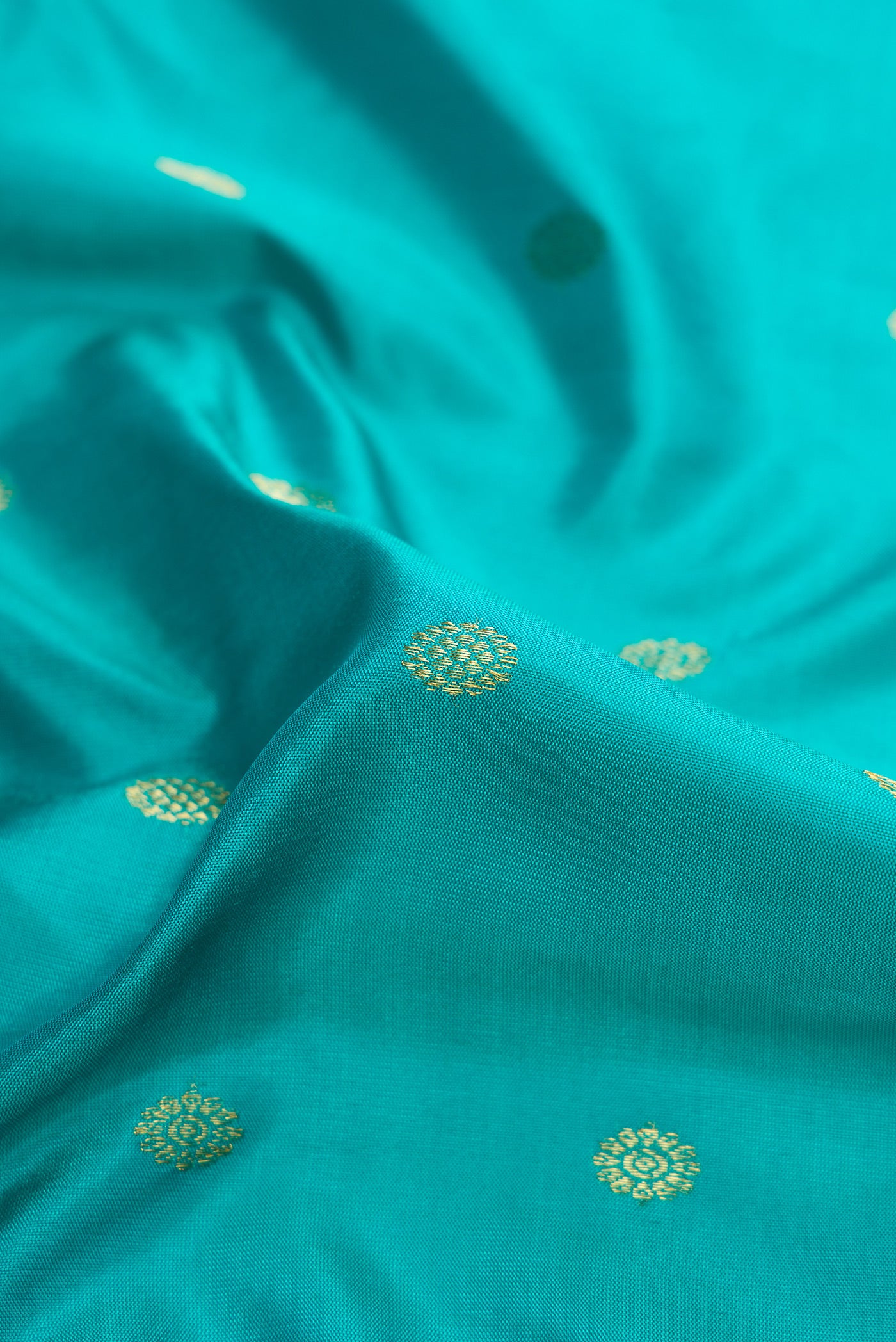 Close up of Maya Blue Dual Tone Gadwal Silk Saree with Zari Butta on the body and Zari Border.  displaying folds