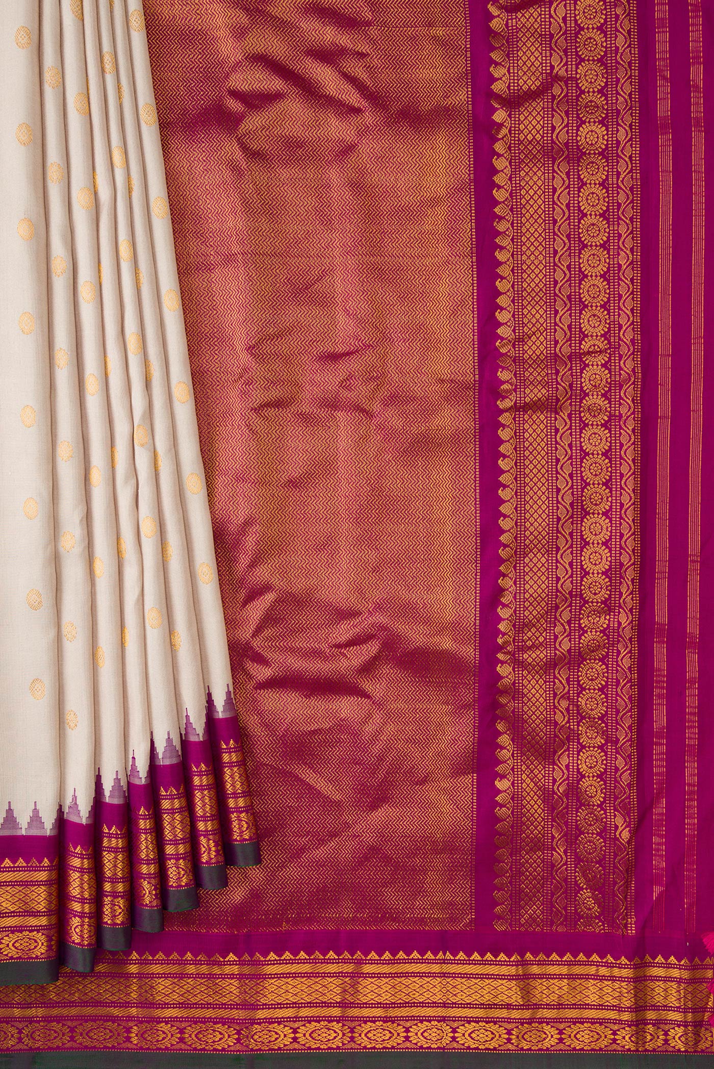 Pleats and pallu of Dark Beige Dual Tone Gadwal Silk Saree with Zari Butta on the body and Zari Border. 