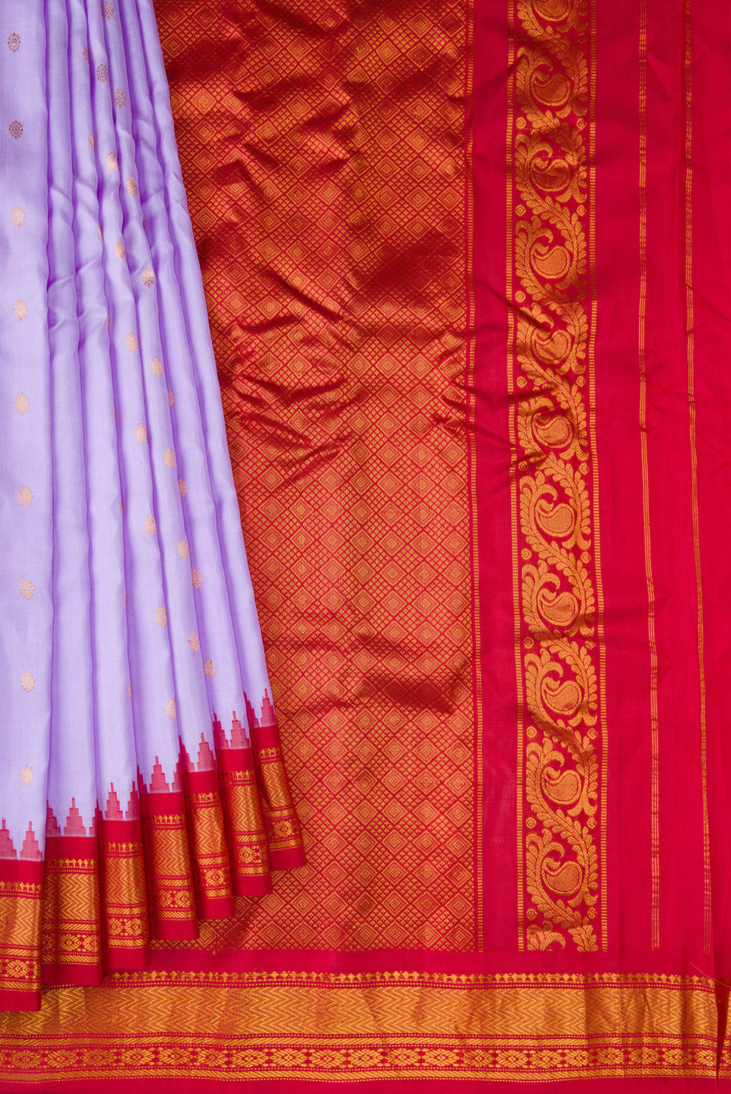 Pleats and pallu of Lavender Dual Tone Gadwal Silk Saree with Zari Butta on the body and Zari Border. 