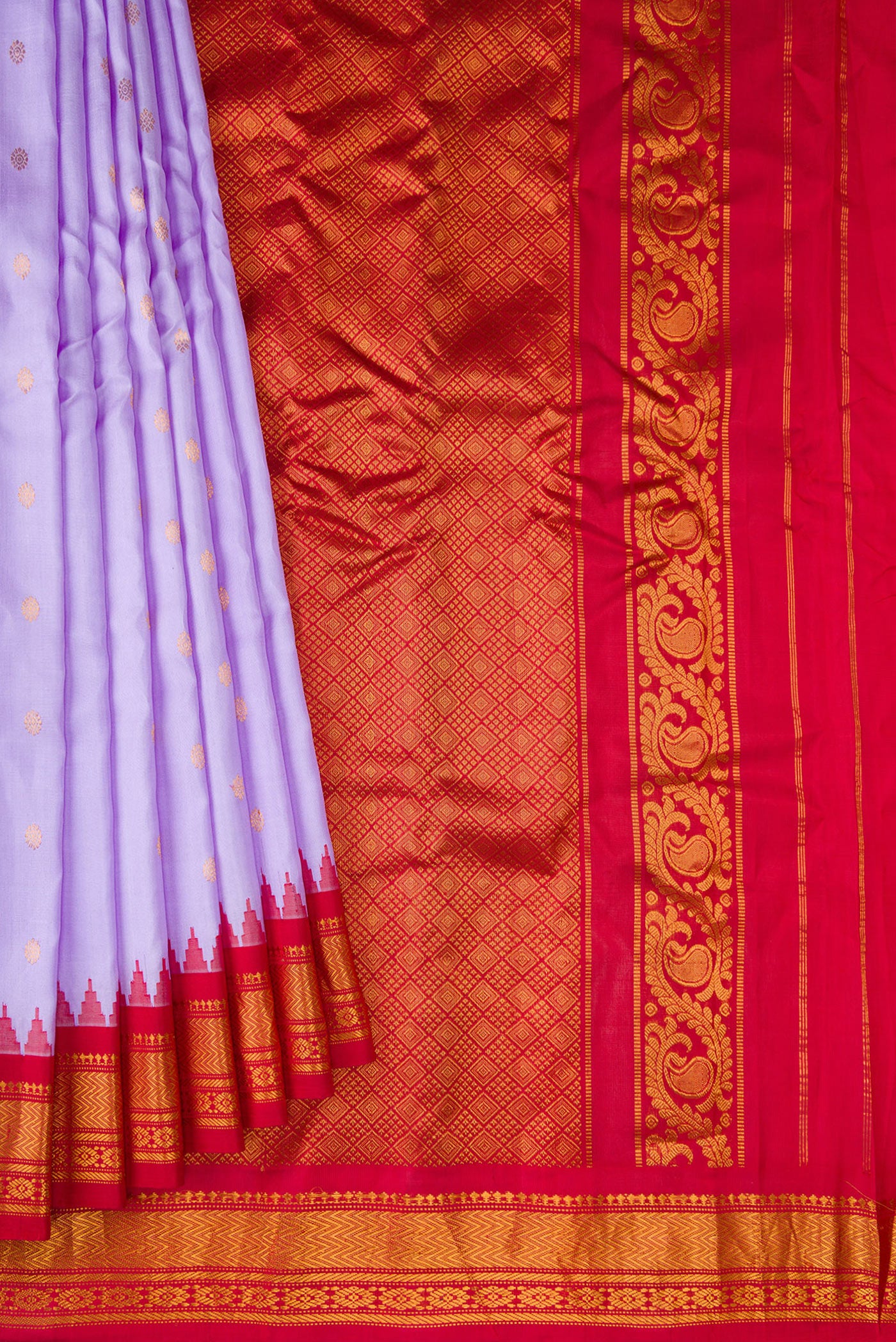 Pleats and pallu of Lavender Dual Tone Gadwal Silk Saree with Zari Butta on the body and Zari Border. 