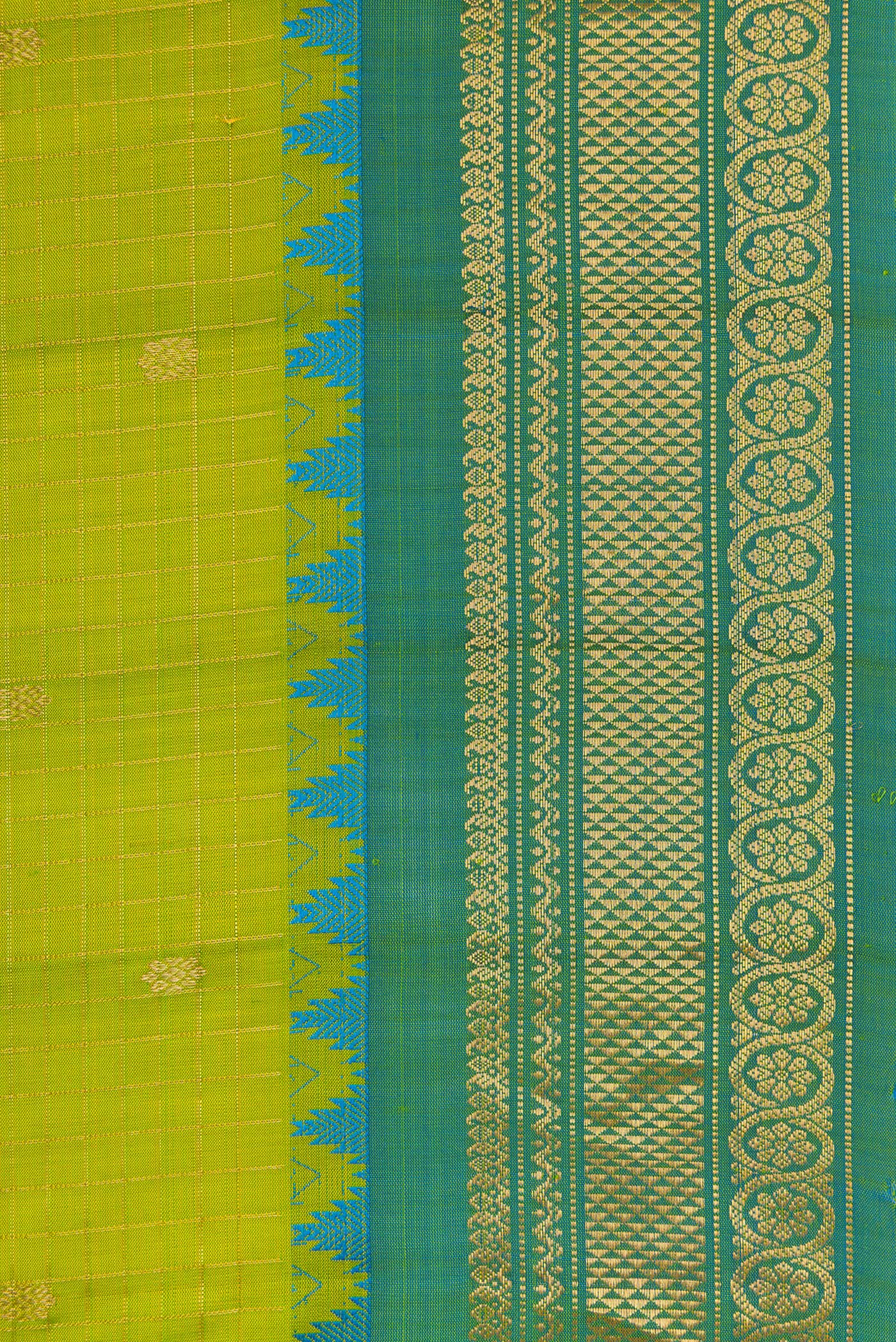 Border image of Green Dual Tone Gadwal Silk Saree with Zari Butta on the body and Zari Border. 