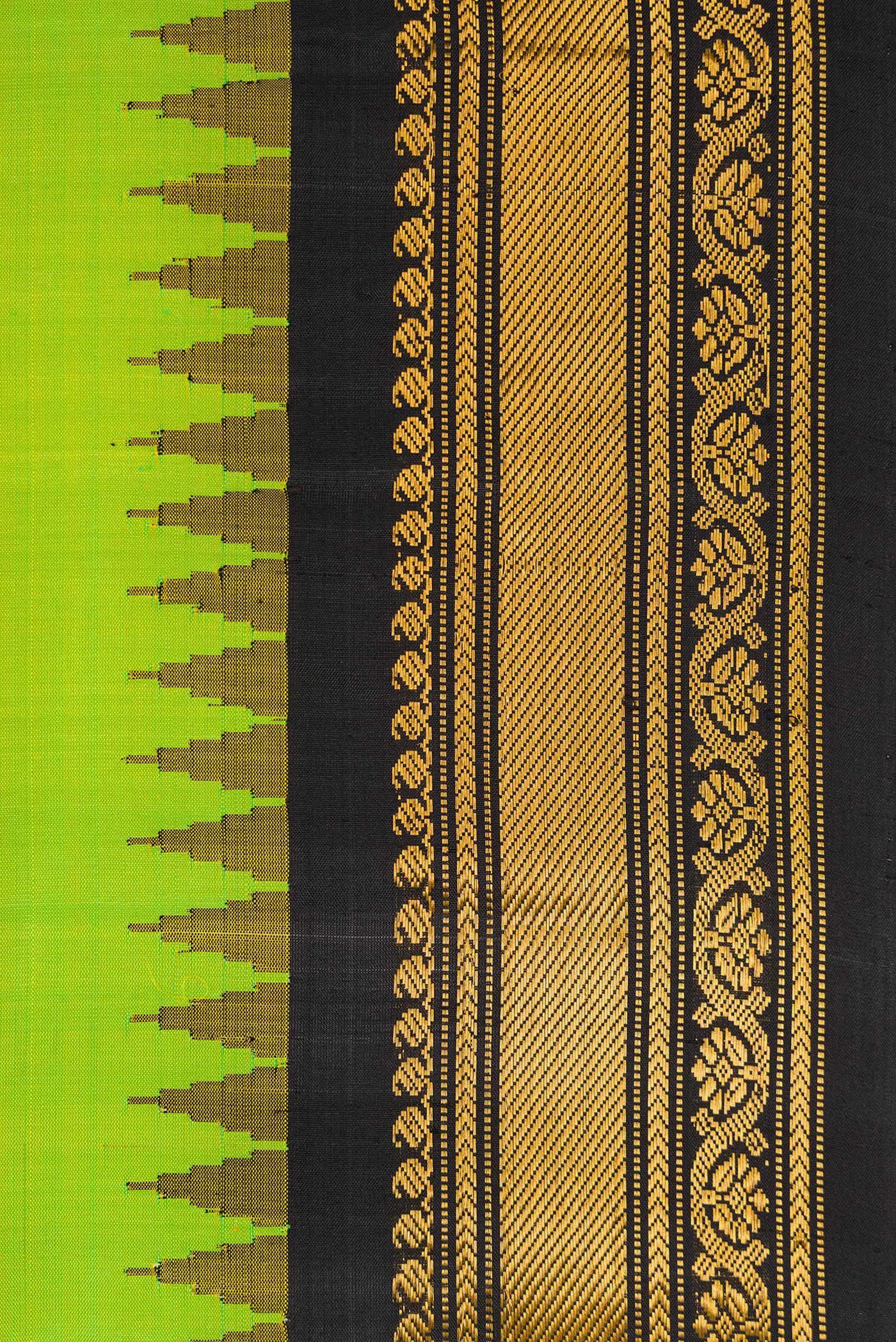 Border image of Parrot Green Dual Tone Gadwal Silk Saree with Zari Butta on the body and Zari Border. 