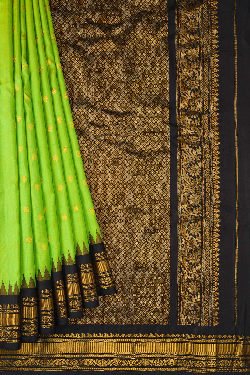 Pleats and pallu of Parrot Green Dual Tone Gadwal Silk Saree with Zari Butta on the body and Zari Border. 