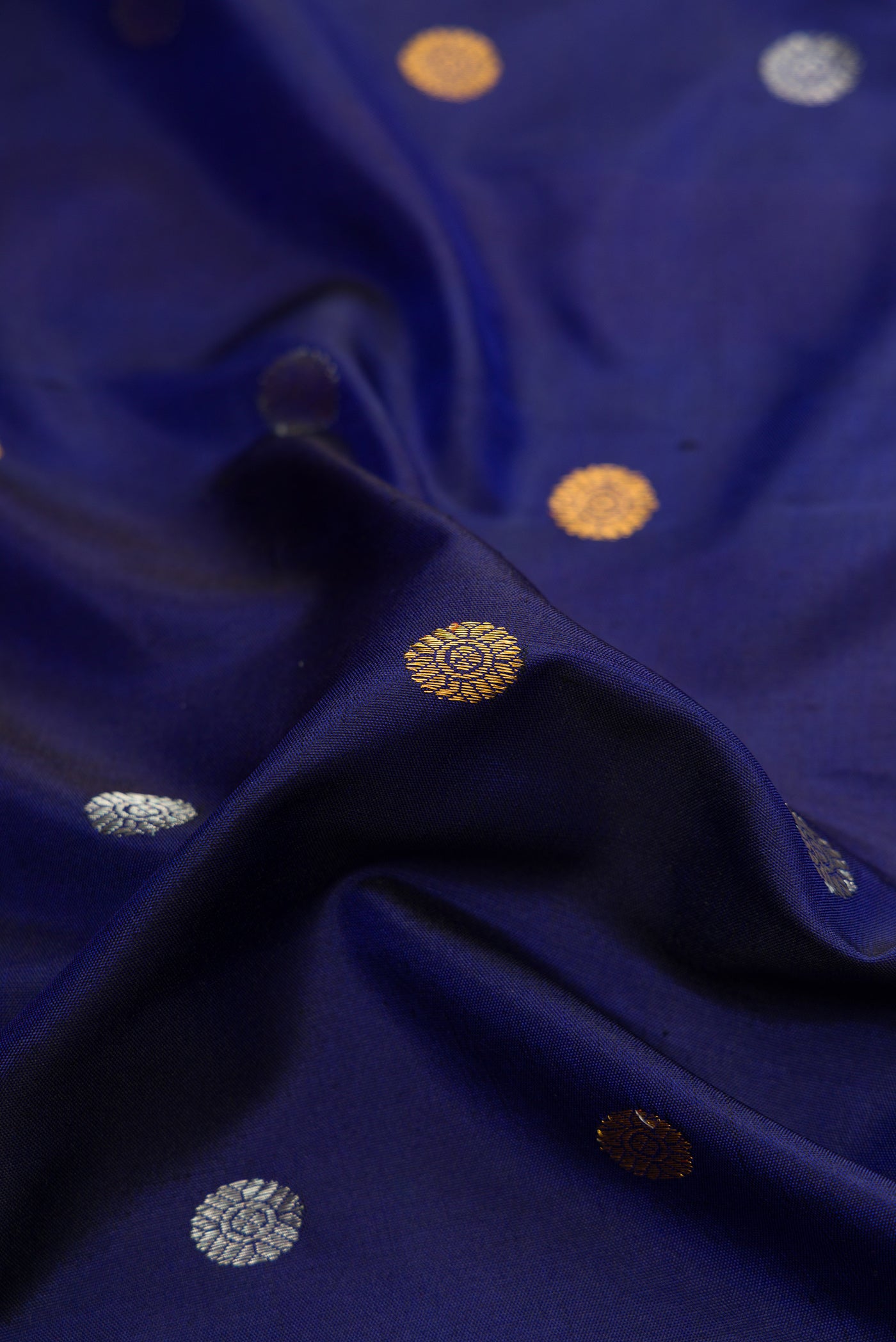 Close up of Navy Blue Dual Tone Gadwal Silk Saree with Zari Butta on the body and Zari Border.  displaying folds