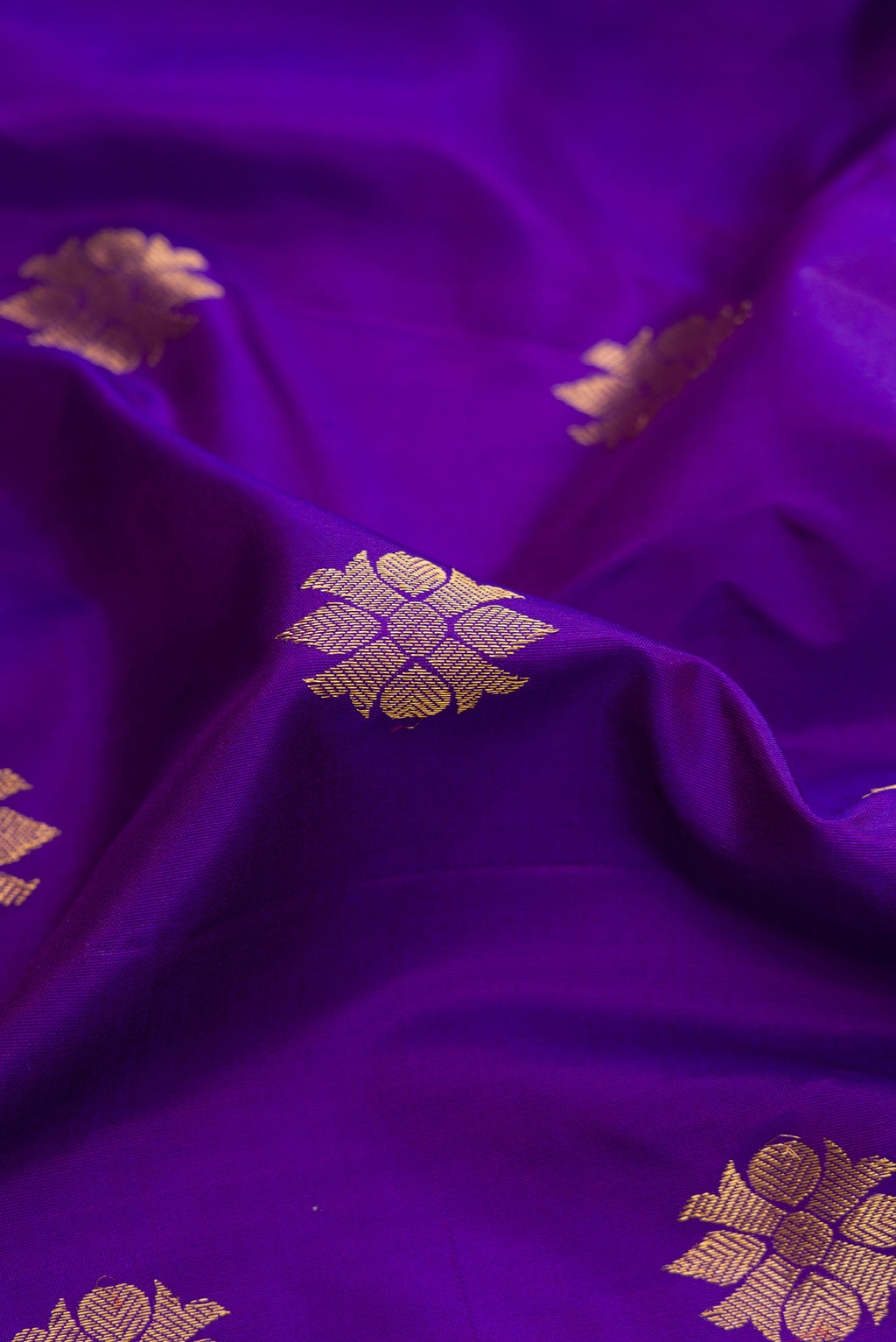 Close up of Violet Dual Tone Gadwal Silk Saree with Zari Butta on the body and Fancy Border.  displaying folds