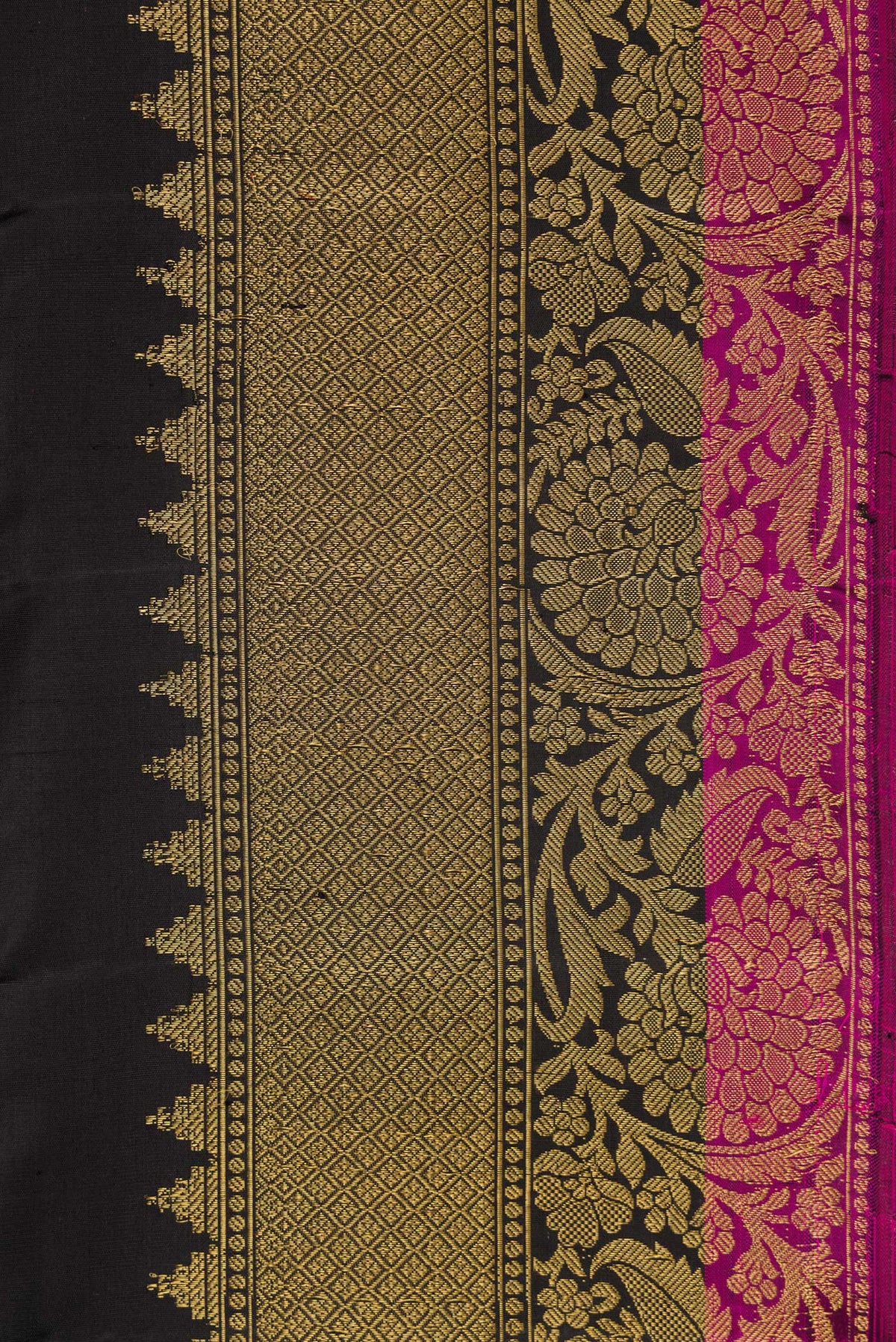 Border image of Black Dual Tone Gadwal Silk Saree with Zari Butta on the body and Zari Border. 