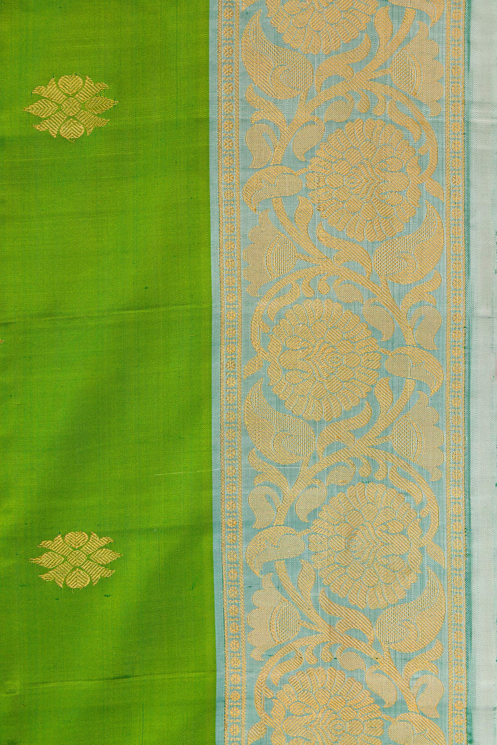 Border image of Green Dual Tone Gadwal Silk Saree with Zari Butta on the body and Zari Border. 