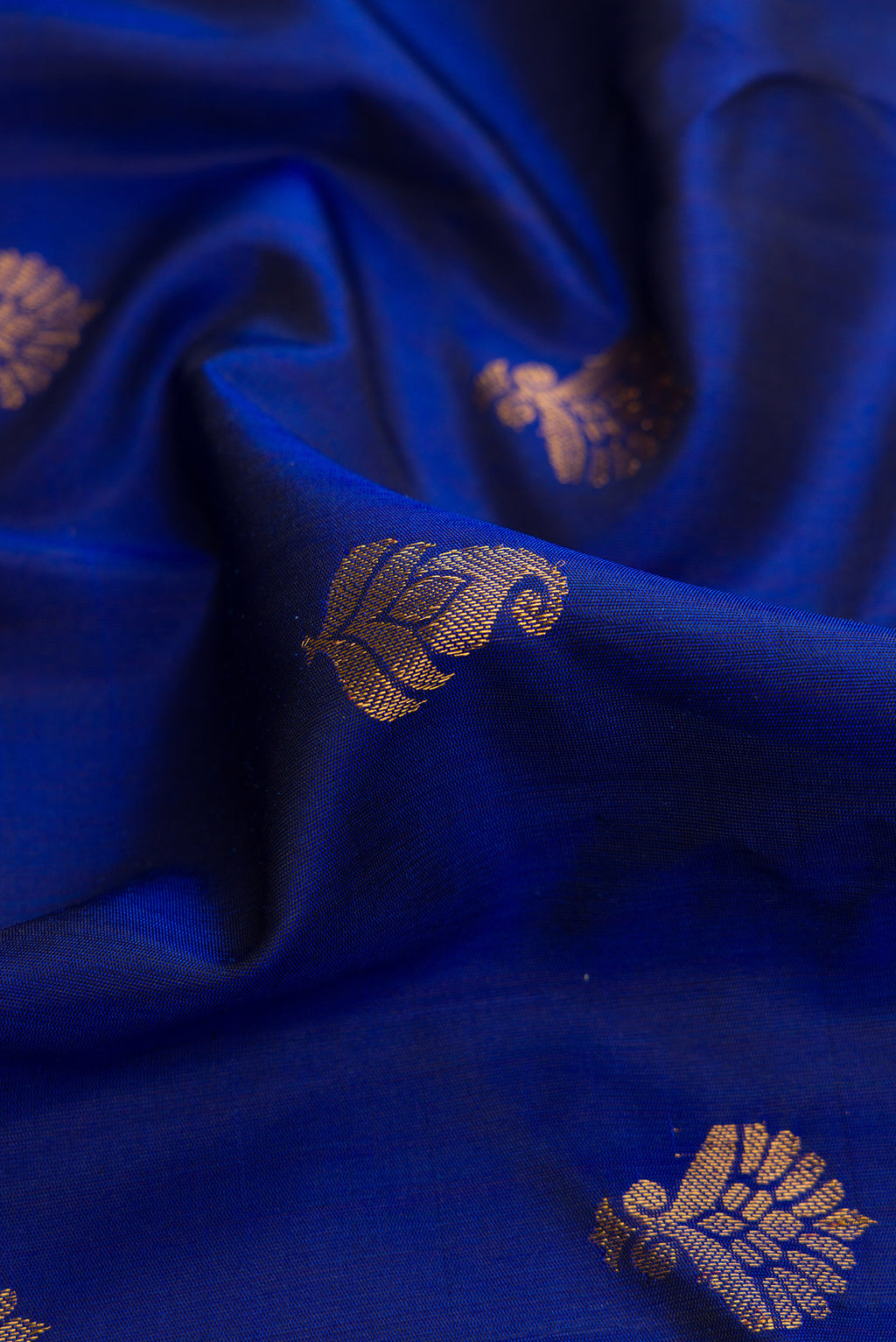 Close up of Royal Blue Dual Tone Gadwal Silk Saree with Zari Butta on the body and Zari Border.  displaying folds