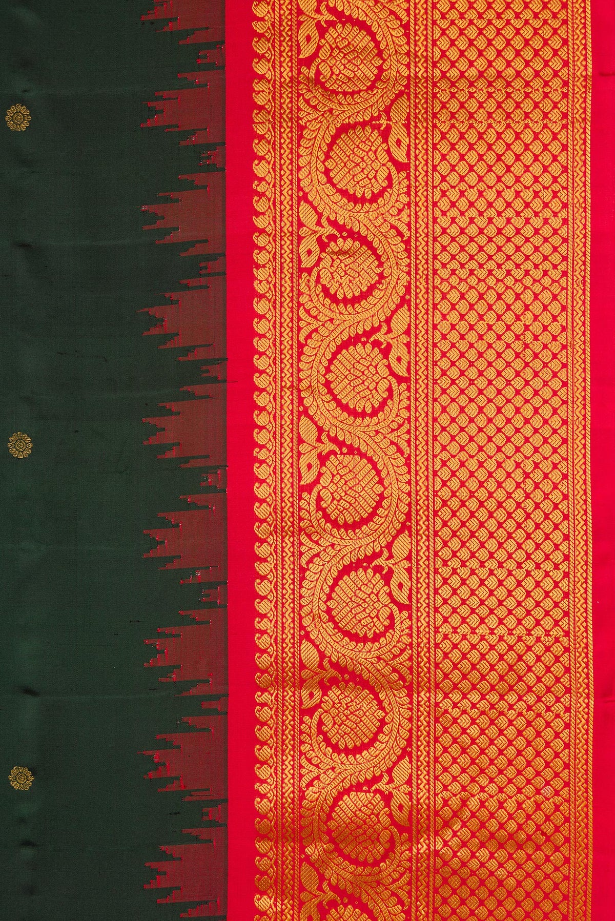 Border image of Bottle Green Dual Tone Gadwal Silk Saree with Zari Butta on the body and Zari Border. 