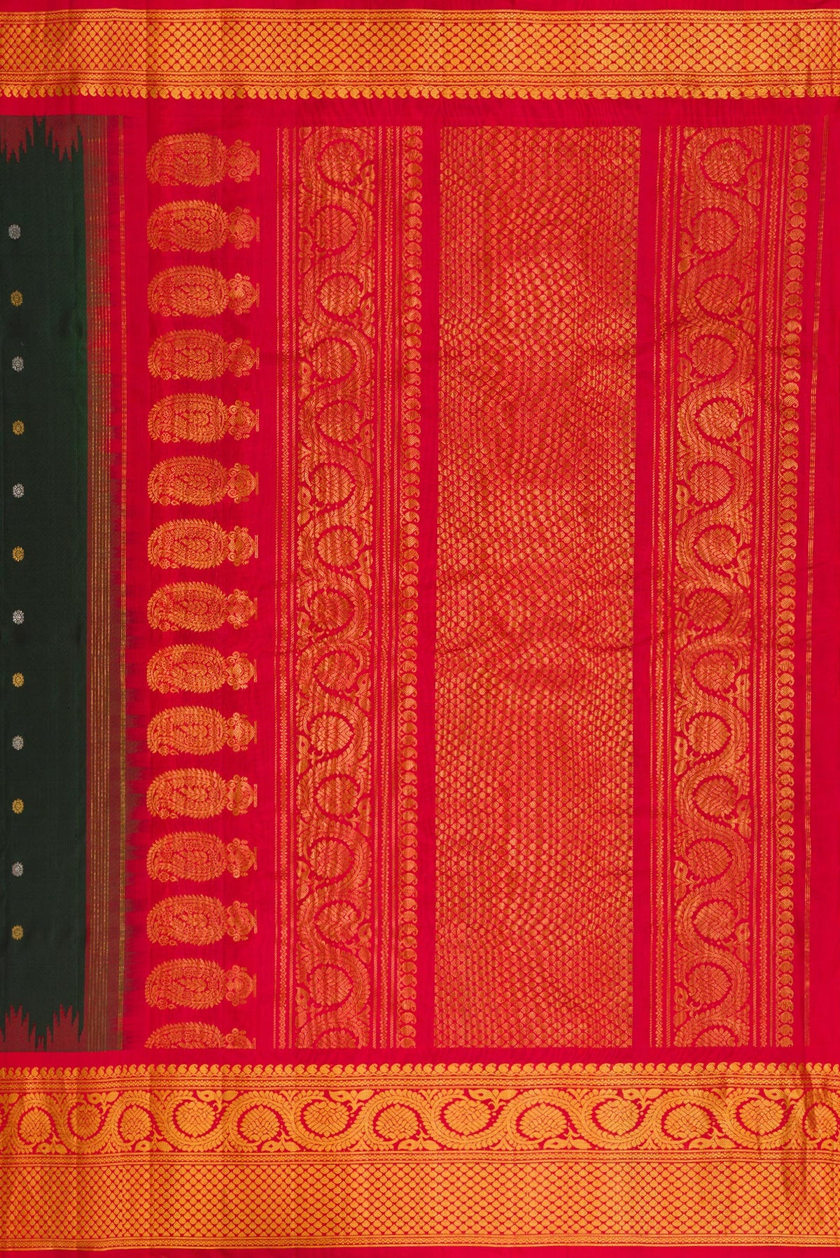 Close up image of the pallu of Bottle Green Dual Tone Gadwal Silk Saree with Zari Butta on the body and Zari Border. 
