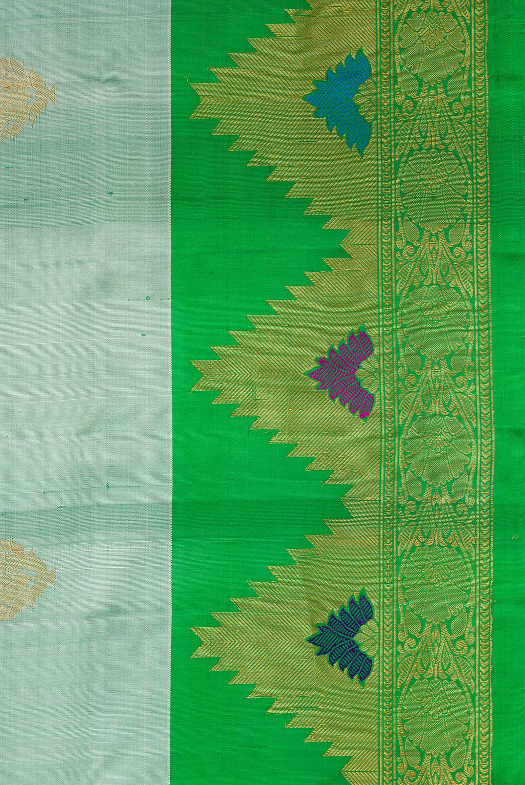 Border image of Light Green Dual Tone Gadwal Silk Saree with Zari Butta on the body and Zari Border. 