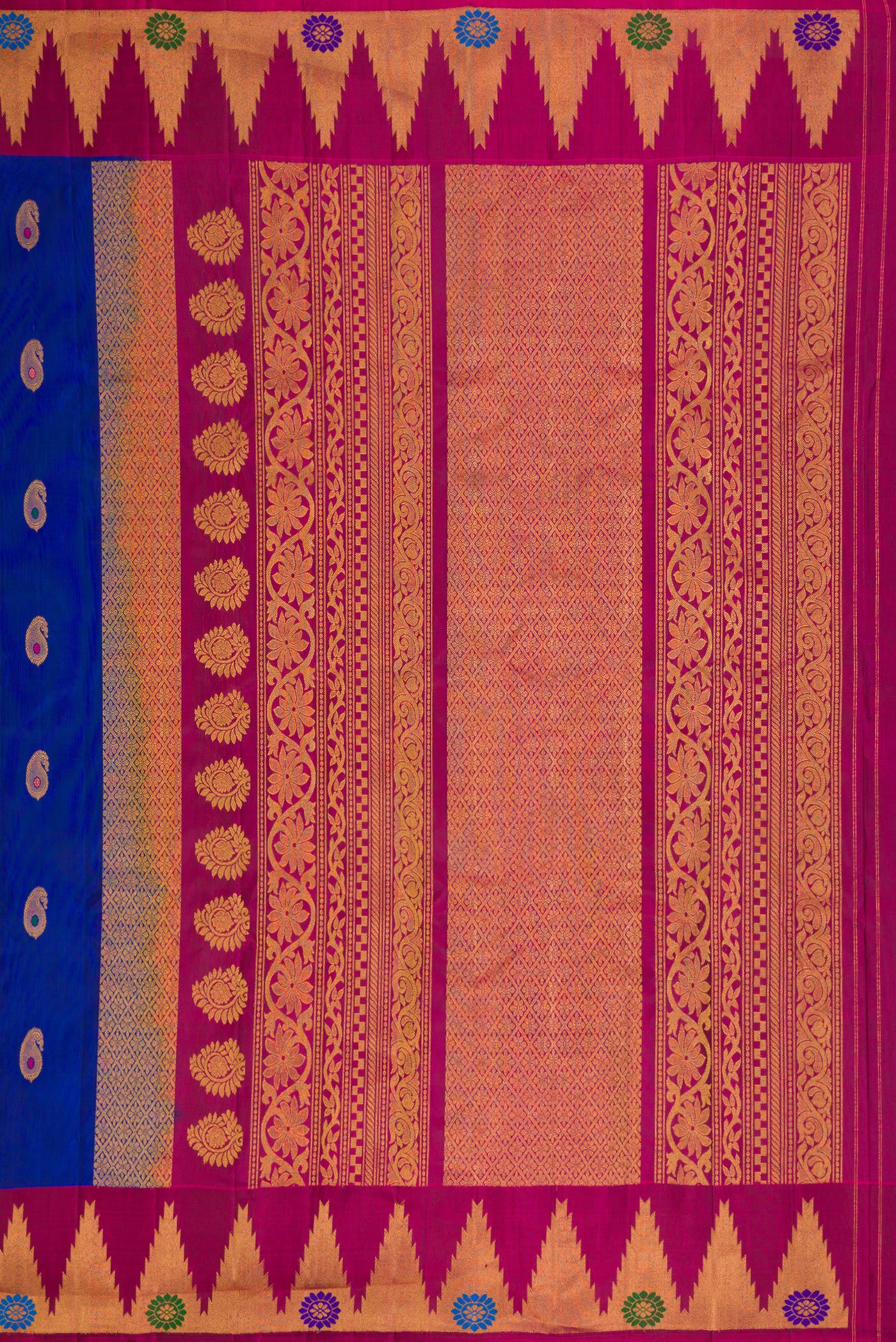 Close up image of the pallu of Royal Blue Dual Tone Gadwal Silk Saree with Zari Butta on the body and Zari Border. 