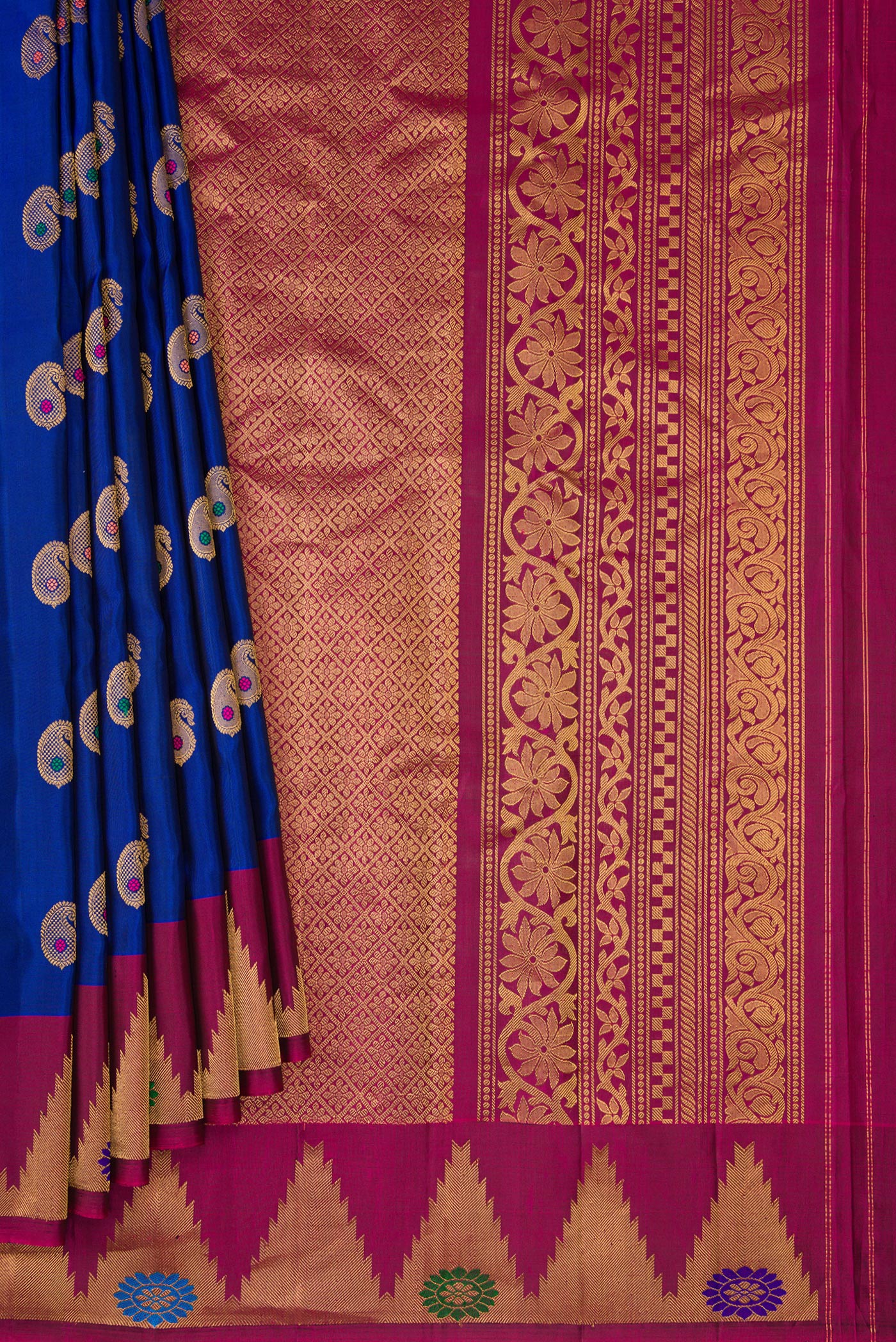 Pleats and pallu of Royal Blue Dual Tone Gadwal Silk Saree with Zari Butta on the body and Zari Border. 