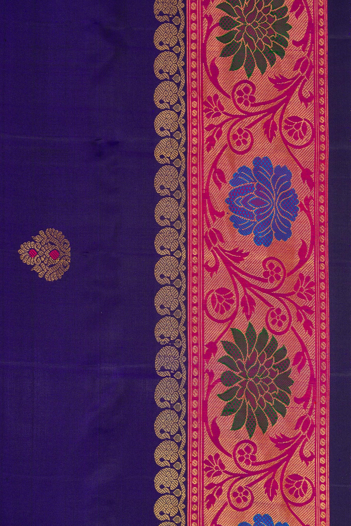 Border image of Royal Blue Dual Tone Gadwal Silk Saree with Zari And Thread Butta on the body and Zari Border. 