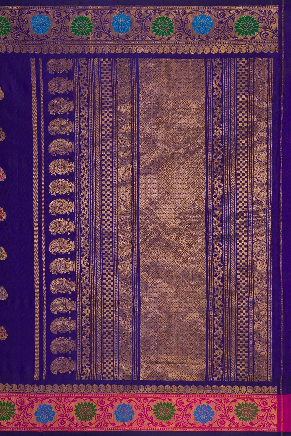 Close up image of the pallu of Royal Blue Dual Tone Gadwal Silk Saree with Zari And Thread Butta on the body and Zari Border. 