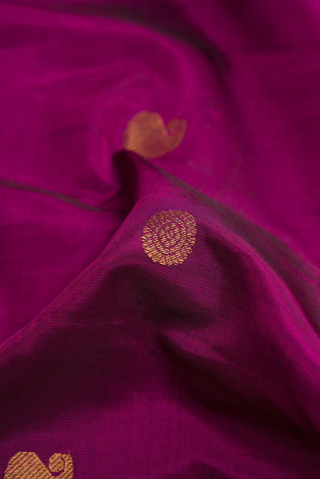 Close up of Purple Dual Tone Gadwal Silk Saree with Zari Butta on the body and Paithani Border.  displaying folds
